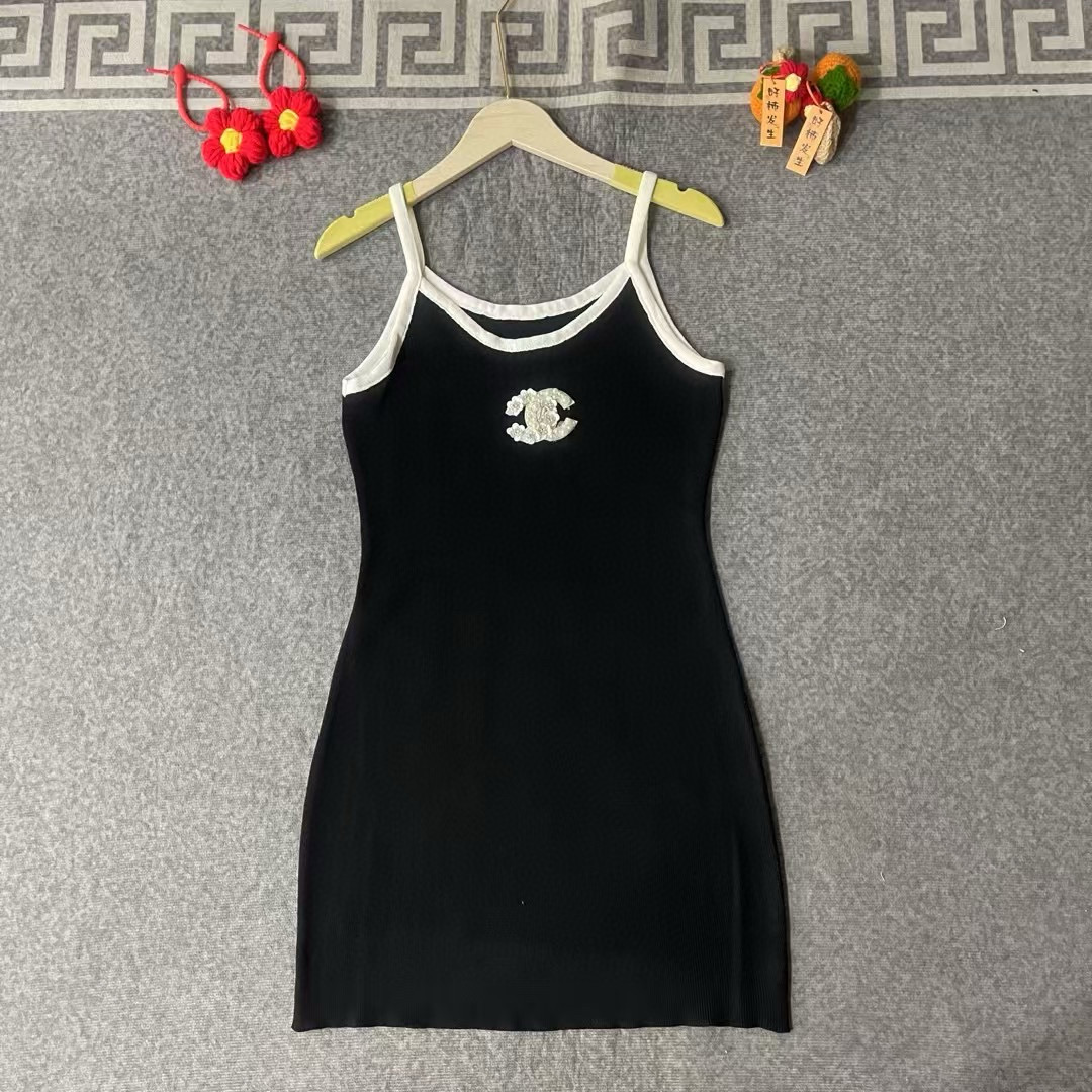 CHANEL吊帶針織連身裙 女款高仿時尚修身款 夏季氣質洋裝|超A仿原單精品圖片 11 CHANEL吊帶針織連身裙 女款高仿時尚修身款 夏季氣質洋裝|歐美奢侈品精品推薦