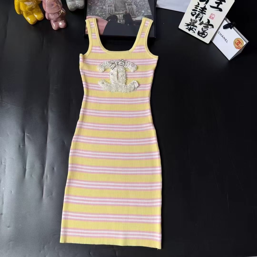 CHANEL 高仿條紋針織連身裙 夏日氣質百搭款 2025 新品推薦|超A仿原單精品圖片 6 CHANEL 高仿條紋針織連身裙 夏日氣質百搭款 2025 新品推薦|歐美奢侈品精品推薦