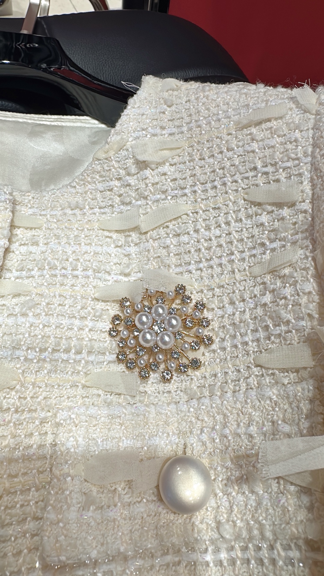 CHANEL原單香風毛呢短外套 女士珍珠扣設計高級氣質款|超A仿原單精品圖片 10 CHANEL原單香風毛呢短外套 女士珍珠扣設計高級氣質款|歐美奢侈品精品推薦