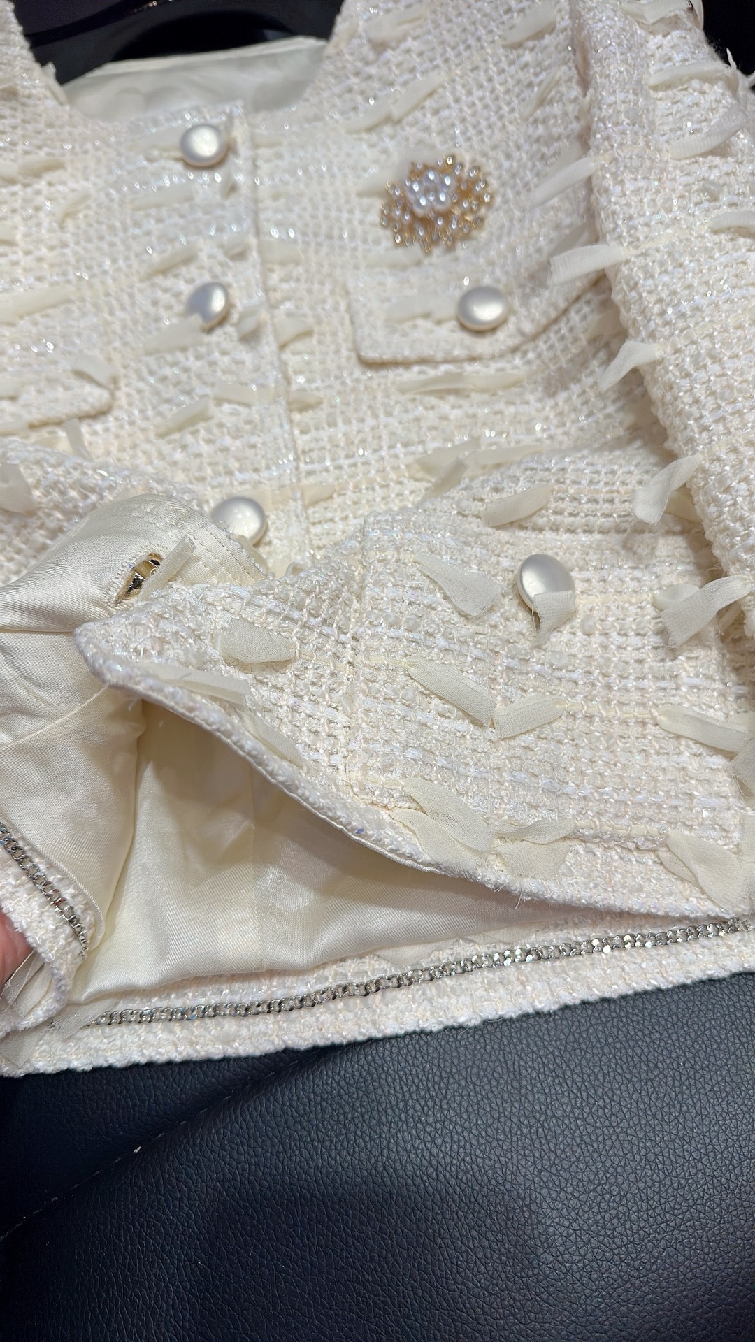 CHANEL原單香風毛呢短外套 女士珍珠扣設計高級氣質款|超A仿原單精品圖片 9 CHANEL原單香風毛呢短外套 女士珍珠扣設計高級氣質款|歐美奢侈品精品推薦