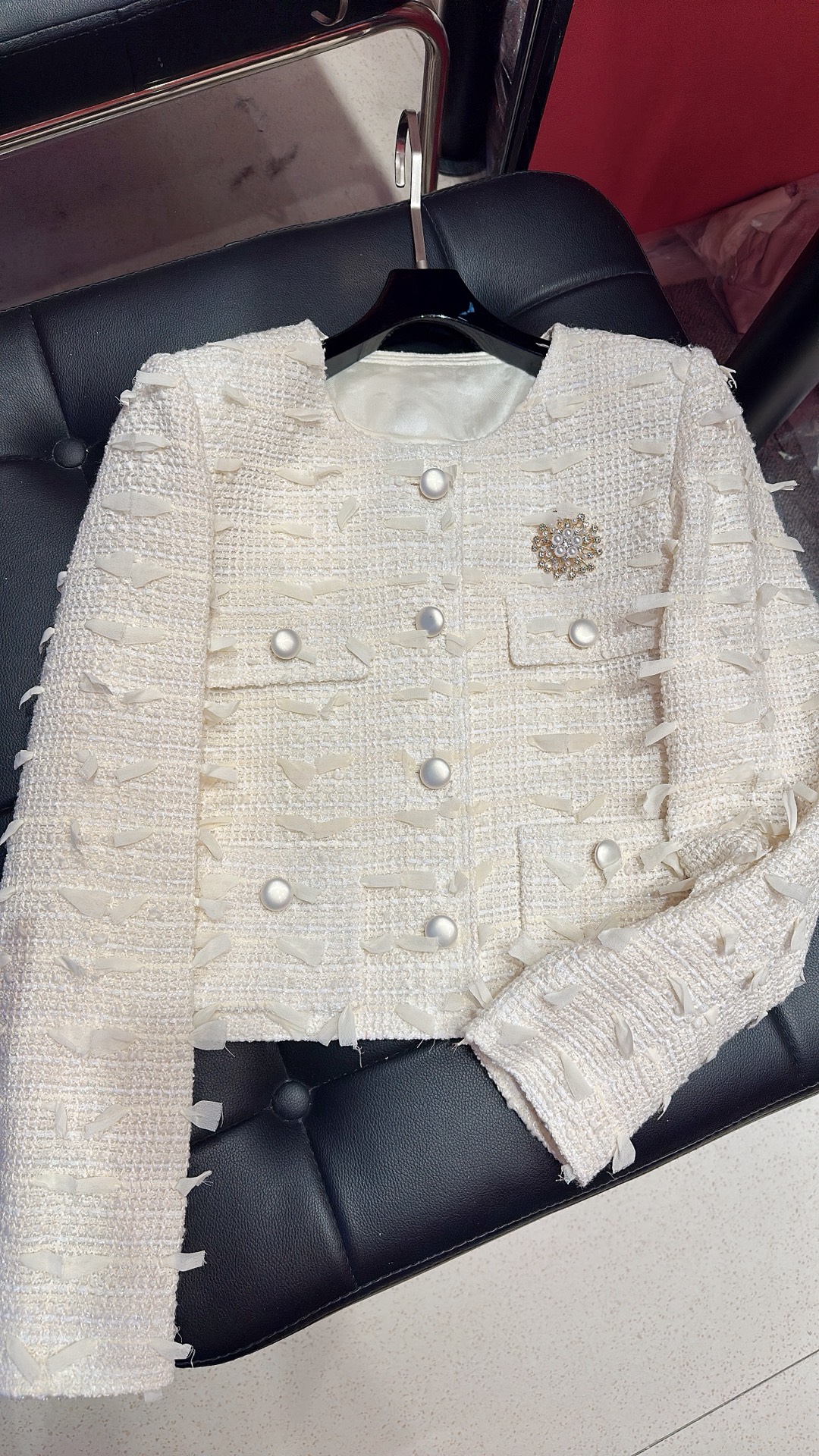 CHANEL原單香風毛呢短外套 女士珍珠扣設計高級氣質款|超A仿原單精品圖片 7 CHANEL原單香風毛呢短外套 女士珍珠扣設計高級氣質款|歐美奢侈品精品推薦