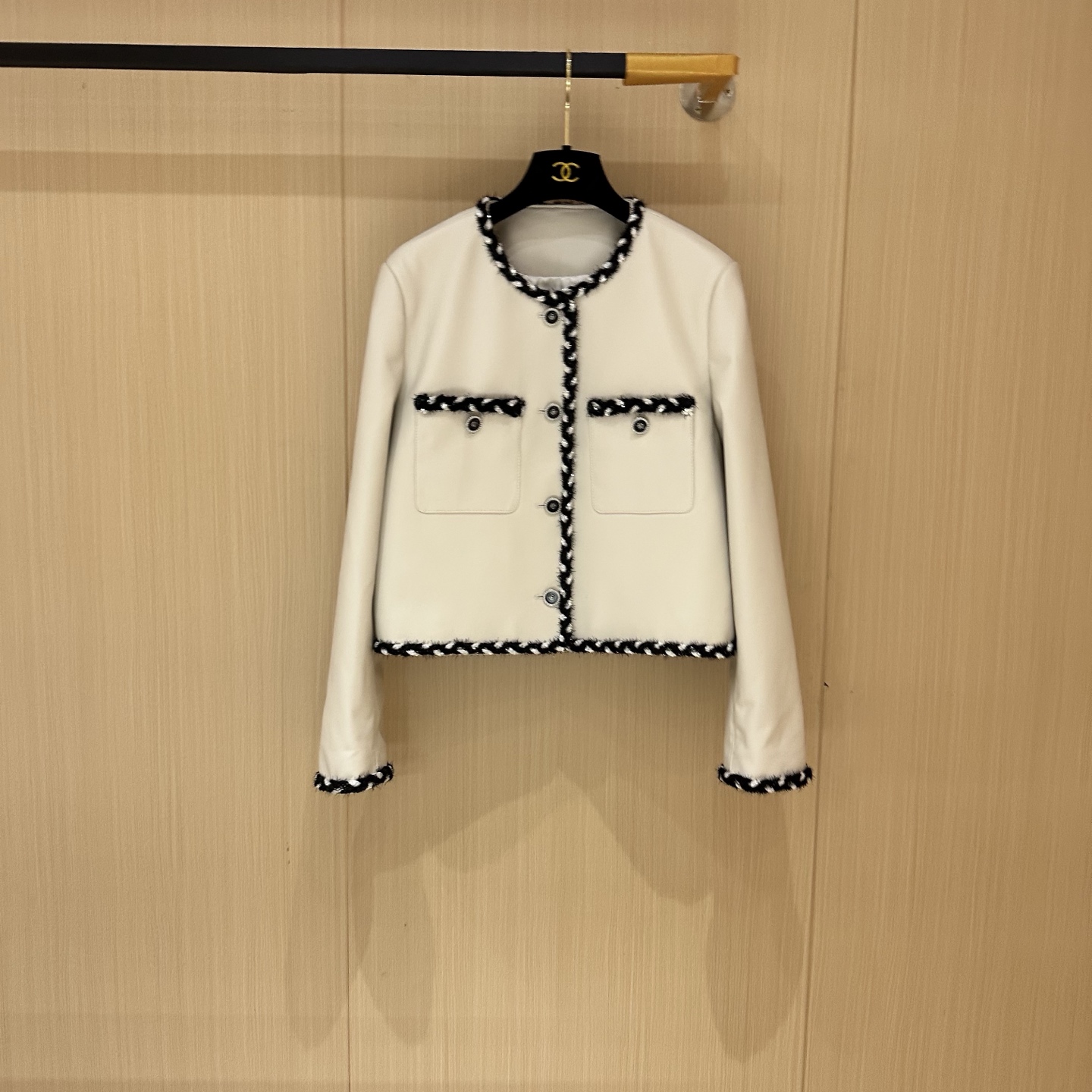 CHANEL精品仿製皮革短外套 經典黑白滾邊設計 優雅法式香風｜歐美奢侈品精品推薦