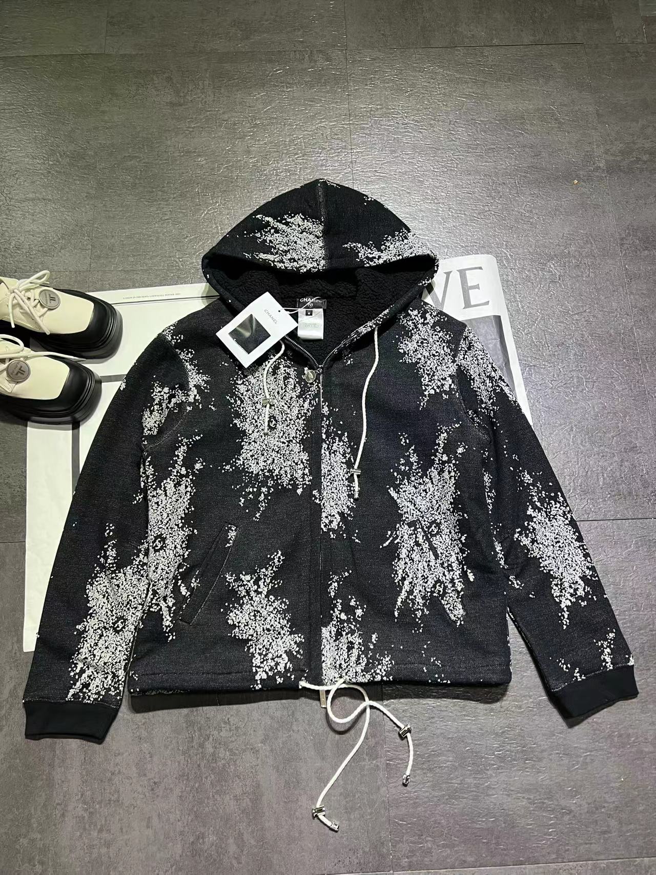 CHANEL原單亮片連帽外套 黑色星光設計 秋冬潮流新款|超A仿原單精品圖片 3 CHANEL原單亮片連帽外套 黑色星光設計 秋冬潮流新款|歐美奢侈品精品推薦
