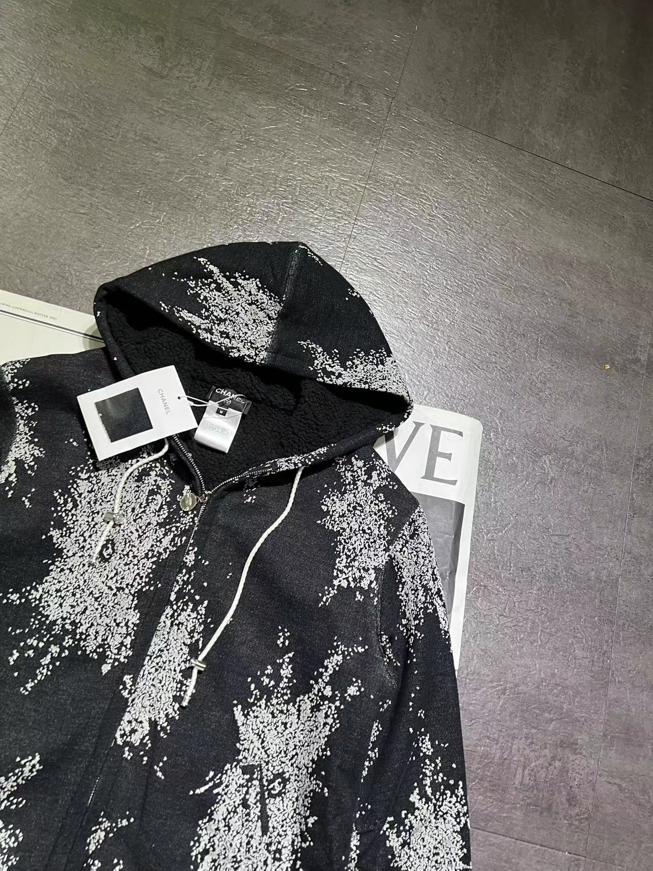 CHANEL原單亮片連帽外套 黑色星光設計 秋冬潮流新款|超A仿原單精品圖片 13 CHANEL原單亮片連帽外套 黑色星光設計 秋冬潮流新款|歐美奢侈品精品推薦