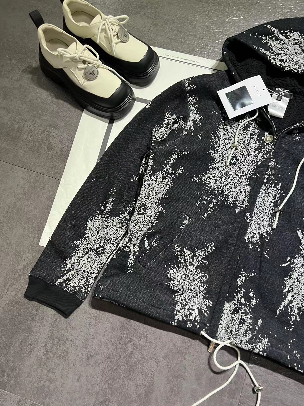 CHANEL原單亮片連帽外套 黑色星光設計 秋冬潮流新款|超A仿原單精品圖片 12 CHANEL原單亮片連帽外套 黑色星光設計 秋冬潮流新款|歐美奢侈品精品推薦