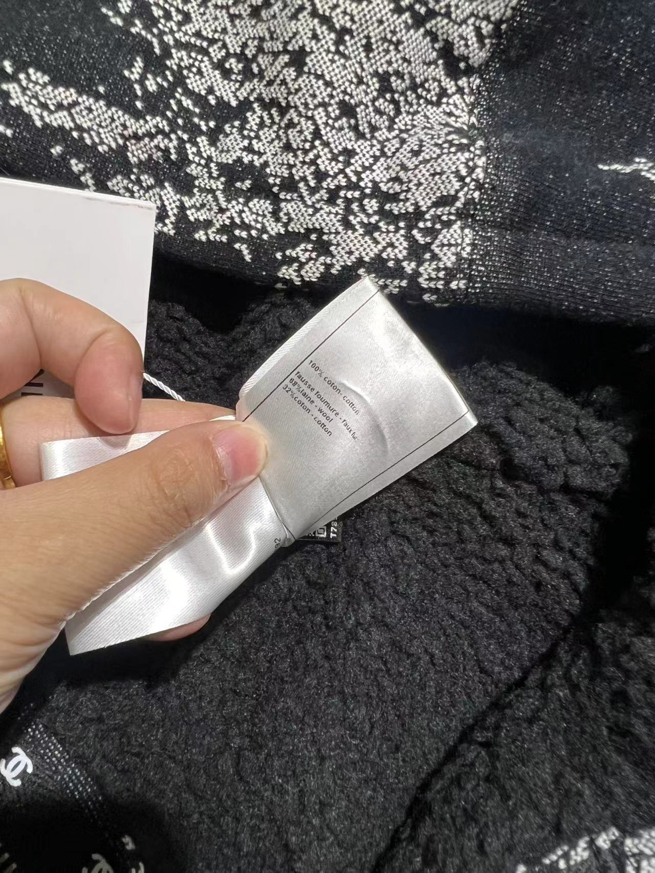 CHANEL原單亮片連帽外套 黑色星光設計 秋冬潮流新款|超A仿原單精品圖片 14 CHANEL原單亮片連帽外套 黑色星光設計 秋冬潮流新款|歐美奢侈品精品推薦