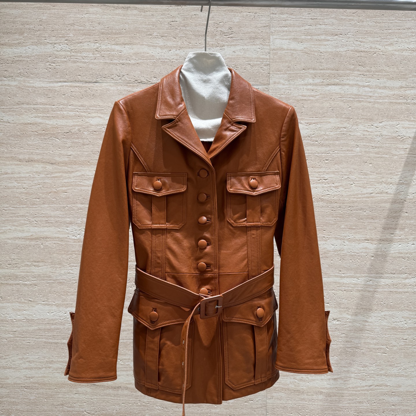 CHANEL精品仿製皮革腰帶外套 女士駝色時尚挺版長版設計|超A仿原單精品圖片 3 CHANEL精品仿製皮革腰帶外套 女士駝色時尚挺版長版設計|歐美奢侈品精品推薦