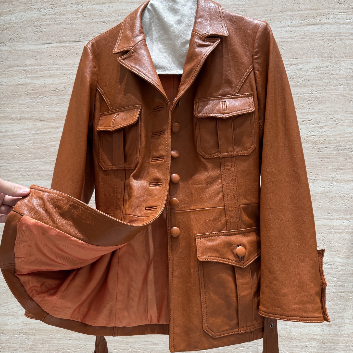 CHANEL精品仿製皮革腰帶外套 女士駝色時尚挺版長版設計|超A仿原單精品圖片 12 CHANEL精品仿製皮革腰帶外套 女士駝色時尚挺版長版設計|歐美奢侈品精品推薦