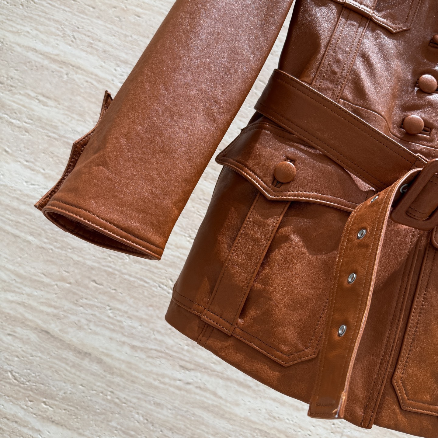 CHANEL精品仿製皮革腰帶外套 女士駝色時尚挺版長版設計|超A仿原單精品圖片 11 CHANEL精品仿製皮革腰帶外套 女士駝色時尚挺版長版設計|歐美奢侈品精品推薦