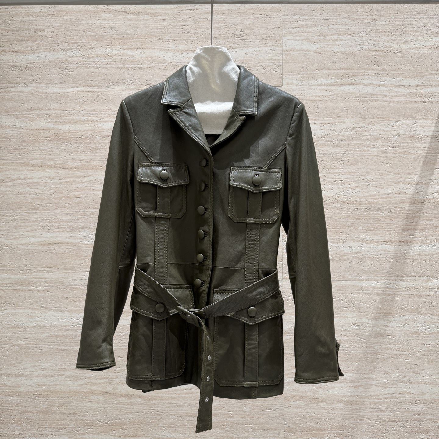 CHANEL一比一皮革腰帶外套 女士軍綠色挺版設計 秋冬新款|超A仿原單精品圖片 3 CHANEL一比一皮革腰帶外套 女士軍綠色挺版設計 秋冬新款|歐美奢侈品精品推薦