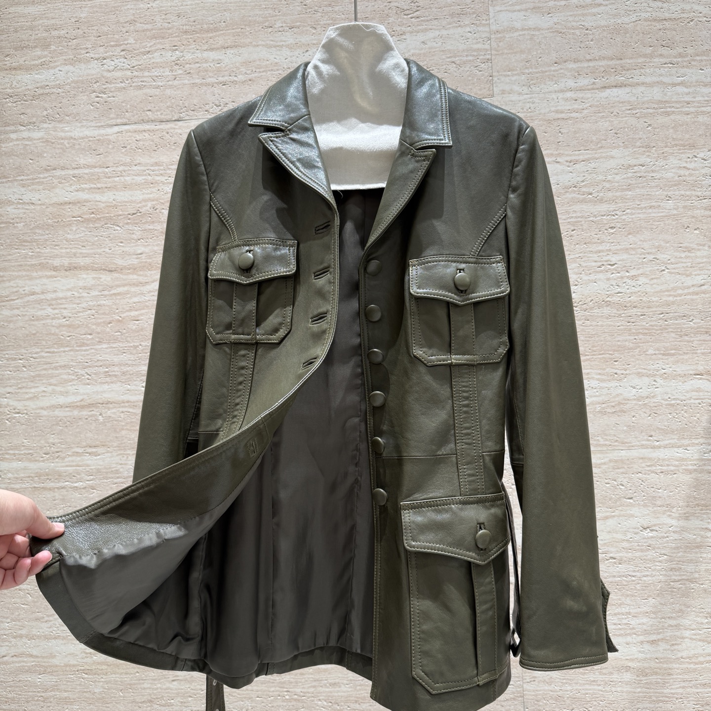 CHANEL一比一皮革腰帶外套 女士軍綠色挺版設計 秋冬新款|超A仿原單精品圖片 11 CHANEL一比一皮革腰帶外套 女士軍綠色挺版設計 秋冬新款|歐美奢侈品精品推薦