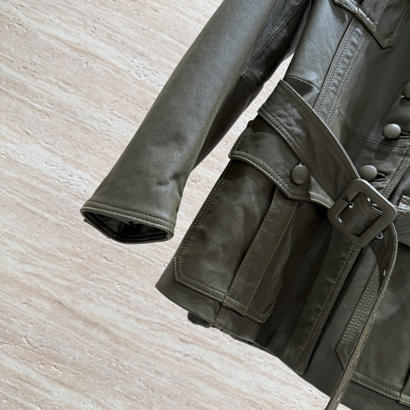 CHANEL一比一皮革腰帶外套 女士軍綠色挺版設計 秋冬新款|超A仿原單精品圖片 10 CHANEL一比一皮革腰帶外套 女士軍綠色挺版設計 秋冬新款|歐美奢侈品精品推薦