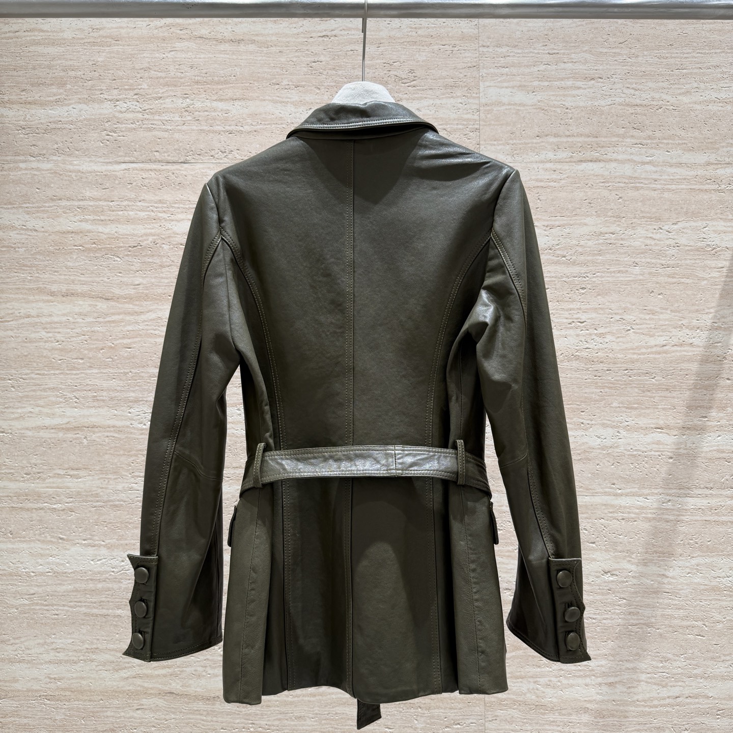 CHANEL一比一皮革腰帶外套 女士軍綠色挺版設計 秋冬新款|超A仿原單精品圖片 6 CHANEL一比一皮革腰帶外套 女士軍綠色挺版設計 秋冬新款|歐美奢侈品精品推薦