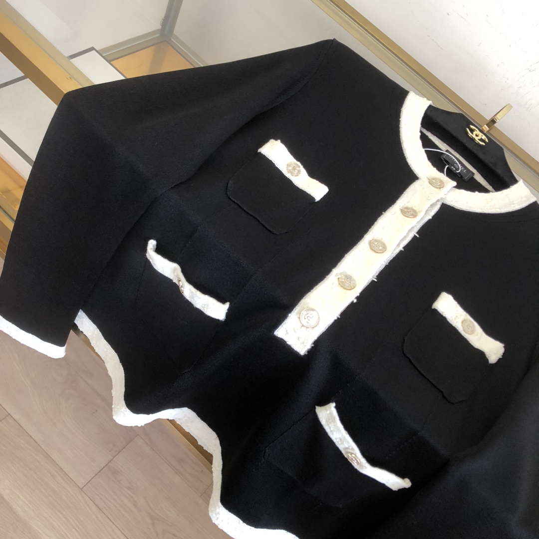 CHANEL高仿針織外套 經典黑白撞色雙口袋設計|超A仿原單精品圖片 13 CHANEL高仿針織外套 經典黑白撞色雙口袋設計|歐美奢侈品精品推薦