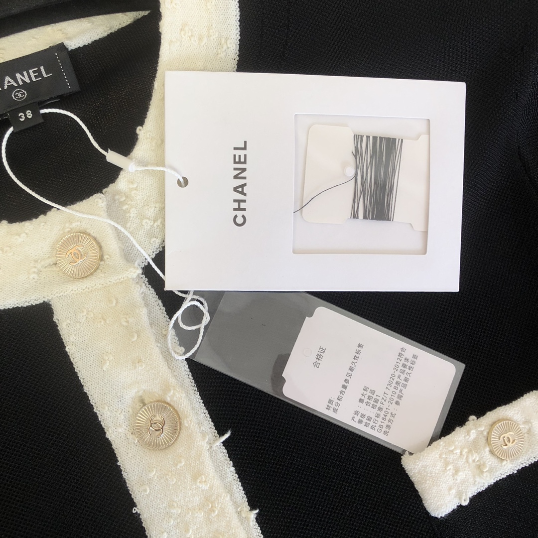 CHANEL高仿針織外套 經典黑白撞色雙口袋設計|超A仿原單精品圖片 9 CHANEL高仿針織外套 經典黑白撞色雙口袋設計|歐美奢侈品精品推薦