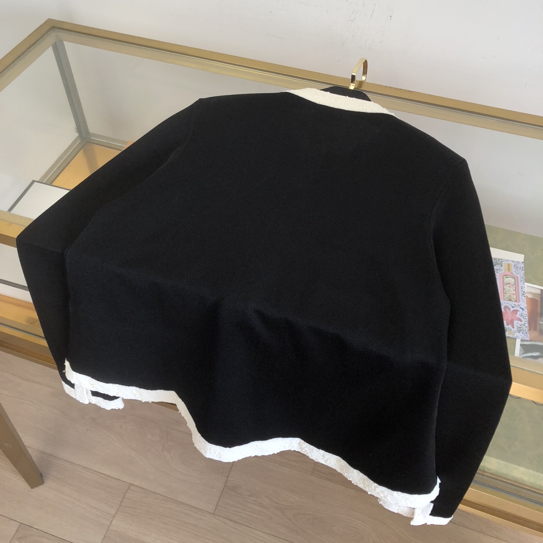 CHANEL高仿針織外套 經典黑白撞色雙口袋設計|超A仿原單精品圖片 7 CHANEL高仿針織外套 經典黑白撞色雙口袋設計|歐美奢侈品精品推薦