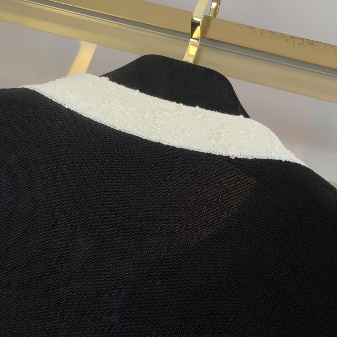 CHANEL高仿針織外套 經典黑白撞色雙口袋設計|超A仿原單精品圖片 14 CHANEL高仿針織外套 經典黑白撞色雙口袋設計|歐美奢侈品精品推薦