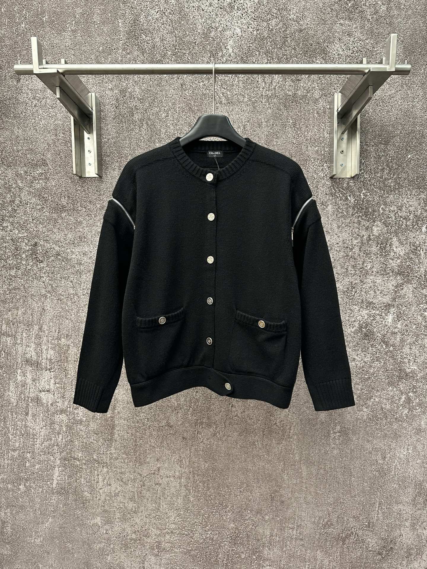 CHANEL經典黑色圓領針織開衫 高仿精品女款外套