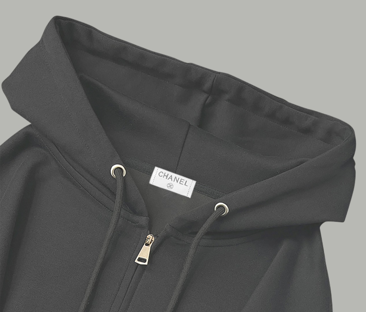 CHANEL高仿連帽拉鍊外套 女士黑色休閒衛衣2025秋季新品百搭款|超A仿原單精品圖片 11 CHANEL高仿連帽拉鍊外套 女士黑色休閒衛衣2025秋季新品百搭款|歐美奢侈品精品推薦