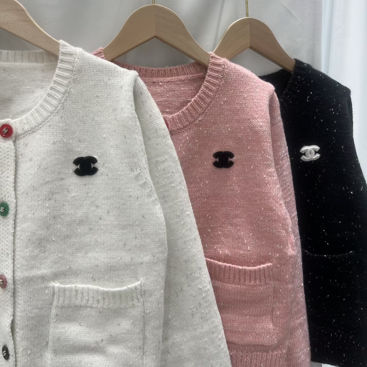 CHANEL精品仿製針織外套 女士珍珠扣開襟毛衣 三色可選｜歐美奢侈品精品推薦