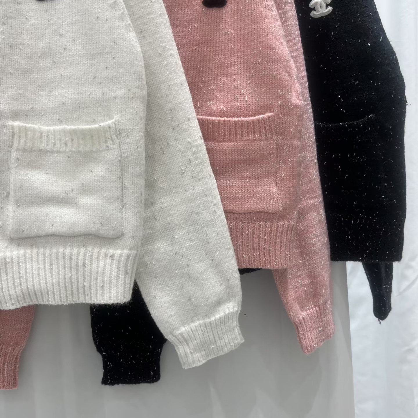 CHANEL精品仿製針織外套 女士珍珠扣開襟毛衣 三色可選｜歐美奢侈品精品推薦