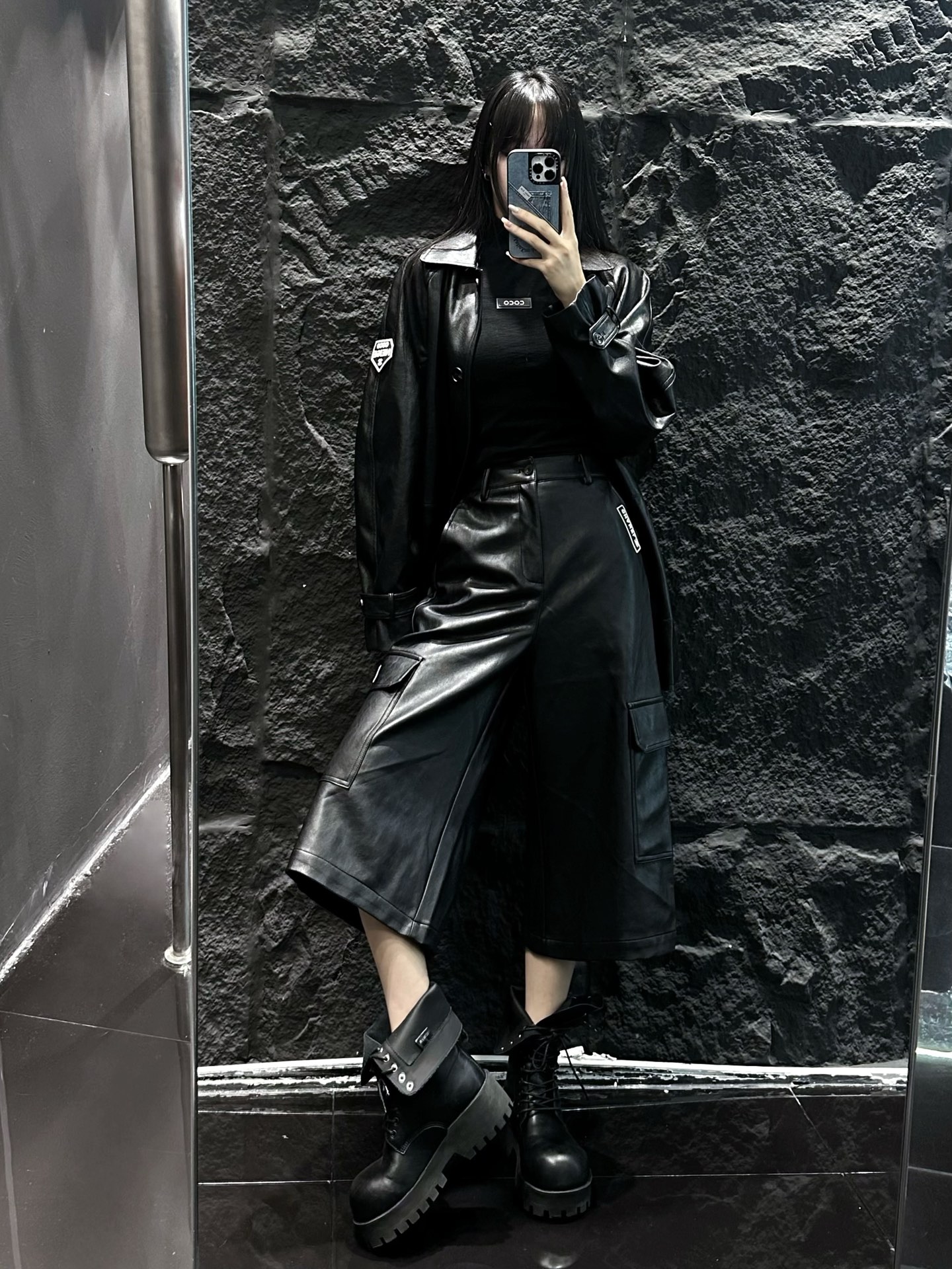 CHANEL高仿皮革工裝寬褲 女士街頭時尚百搭休閒褲|超A仿原單精品圖片 12 CHANEL高仿皮革工裝寬褲 女士街頭時尚百搭休閒褲|歐美奢侈品精品推薦