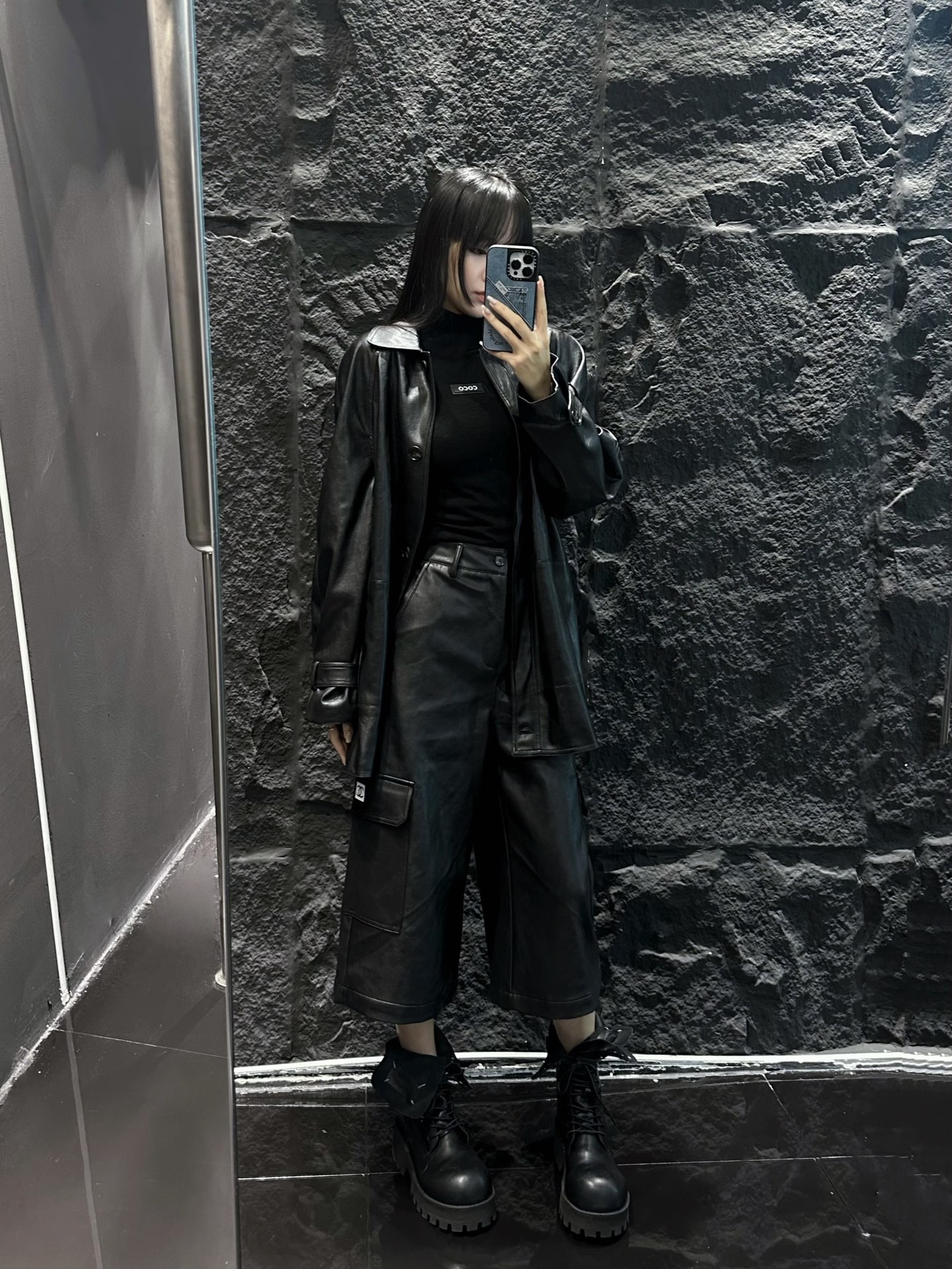 CHANEL高仿皮革工裝寬褲 女士街頭時尚百搭休閒褲|超A仿原單精品圖片 7 CHANEL高仿皮革工裝寬褲 女士街頭時尚百搭休閒褲|歐美奢侈品精品推薦