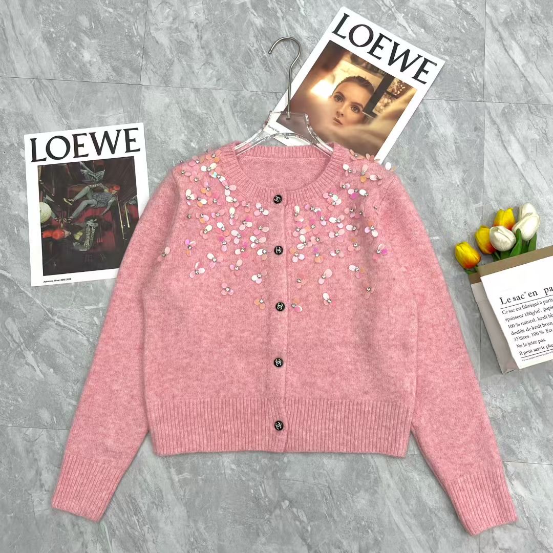 CHANEL原單仿製粉色亮片針織開襟衫 女士氣質羊毛毛衣|超A仿原單精品圖片 6 CHANEL原單仿製粉色亮片針織開襟衫 女士氣質羊毛毛衣|歐美奢侈品精品推薦