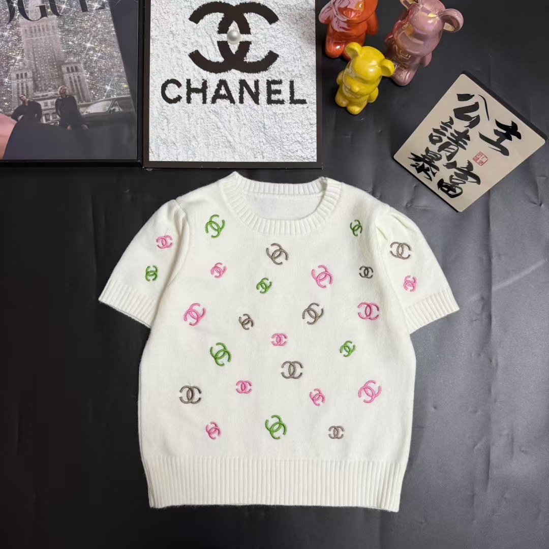CHANEL高仿短袖針織上衣 女士彩色Logo提花設計 三色可選|超A仿原單精品圖片 9 CHANEL高仿短袖針織上衣 女士彩色Logo提花設計 三色可選|歐美奢侈品精品推薦