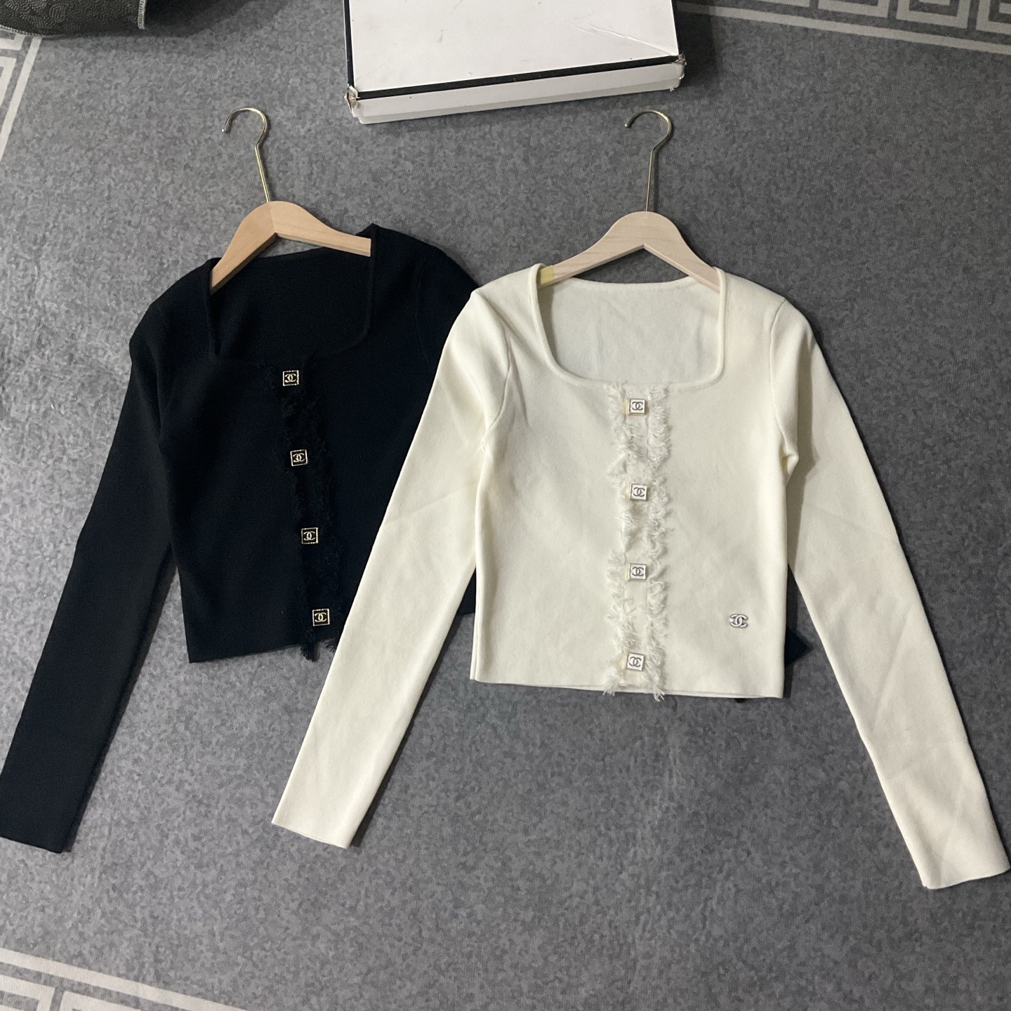 CHANEL高仿方領針織上衣 女士修身氣質款 黑白兩色