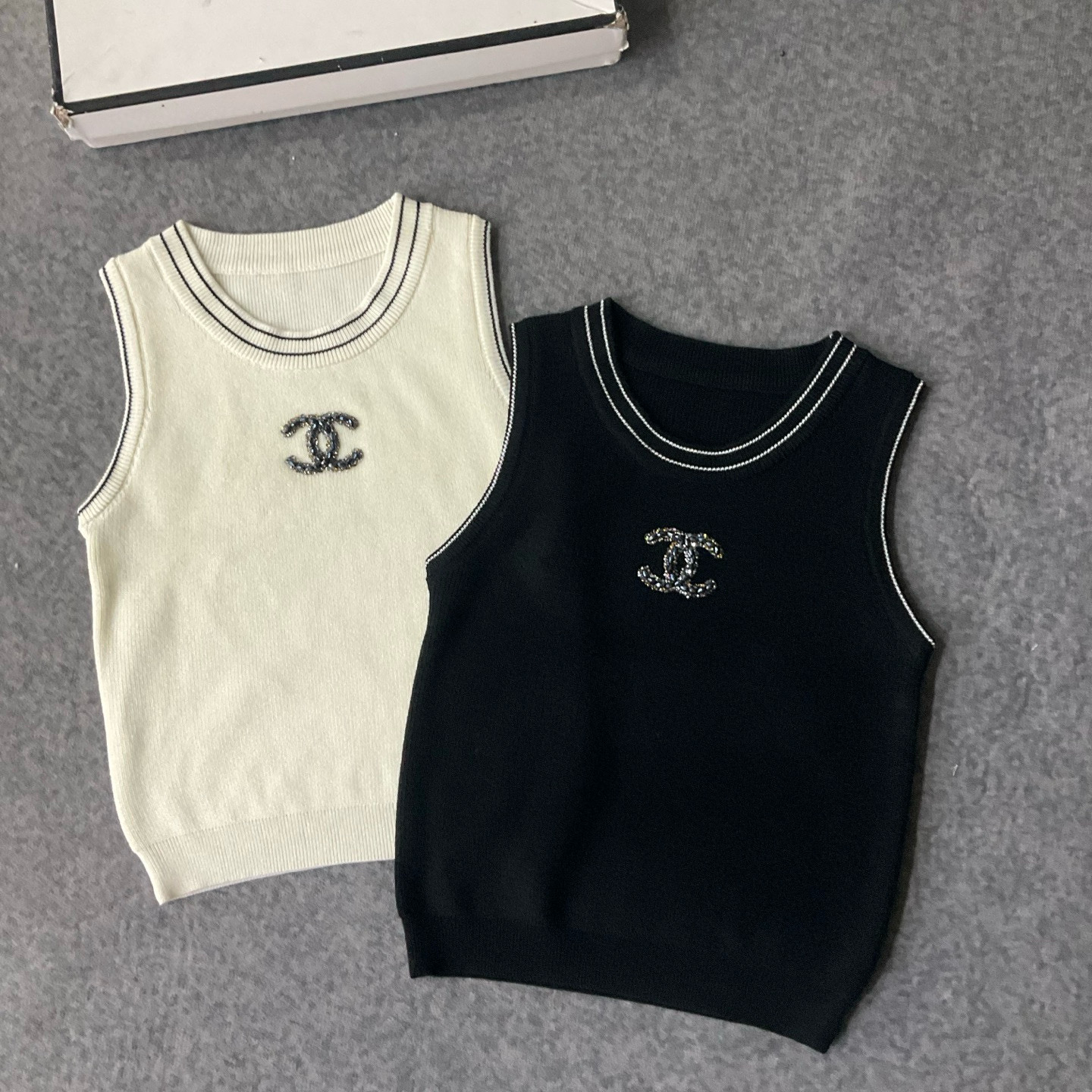 CHANEL原單高仿針織長袖上衣 女士經典雙C標誌 黑白兩色|超A仿原單精品圖片 7 CHANEL原單高仿針織長袖上衣 女士經典雙C標誌 黑白兩色|歐美奢侈品精品推薦