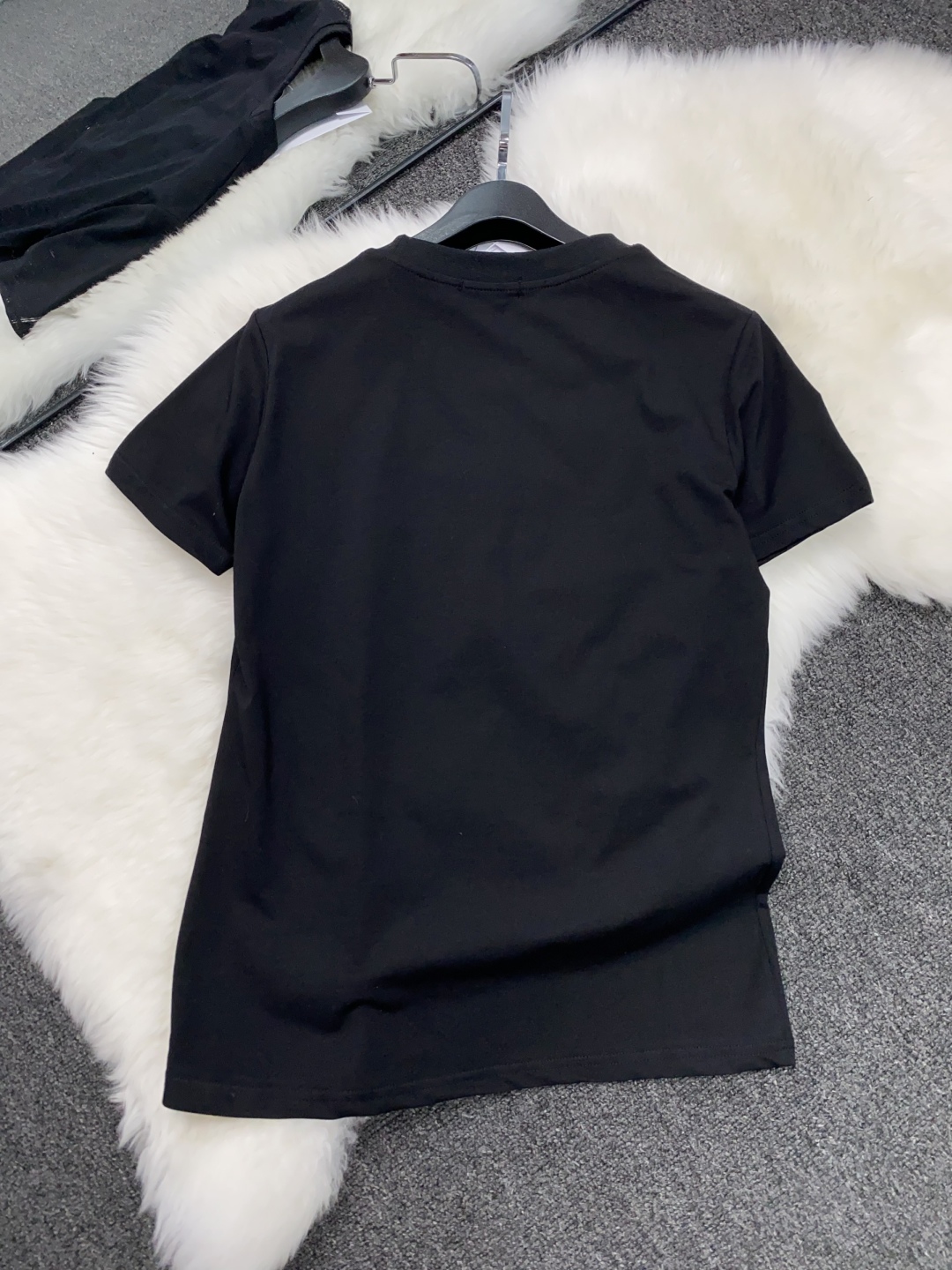 CHANEL高仿短袖T恤 女士經典雙C印花設計 黑色款|超A仿原單精品圖片 8 CHANEL高仿短袖T恤 女士經典雙C印花設計 黑色款|歐美奢侈品精品推薦