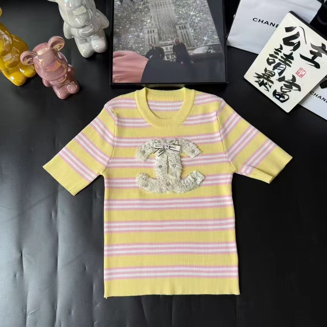 CHANEL精品仿製針織短袖上衣 蕾絲雙C立體花飾撞色條紋款|超A仿原單精品圖片 6 CHANEL精品仿製針織短袖上衣 蕾絲雙C立體花飾撞色條紋款|歐美奢侈品精品推薦