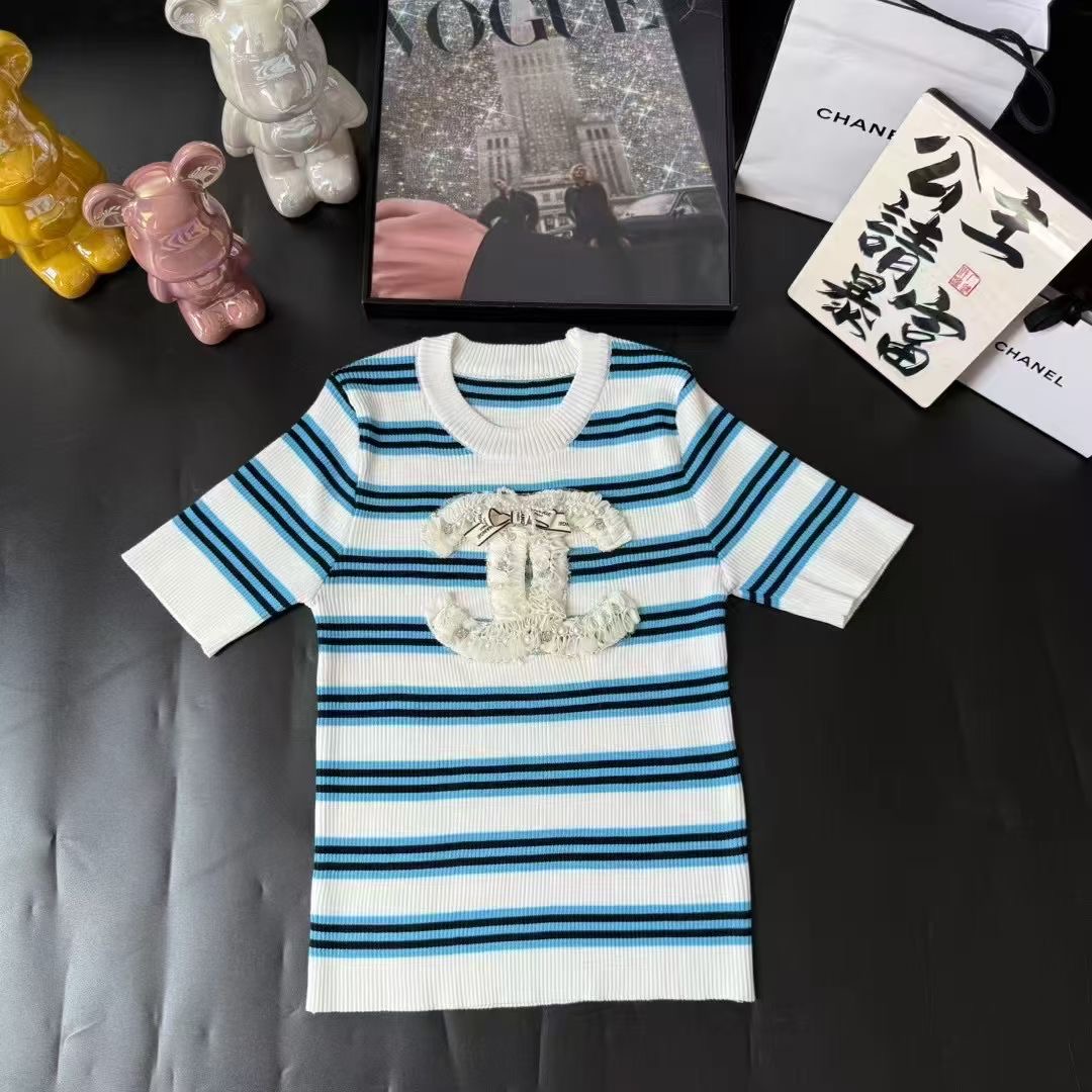 CHANEL精品仿製針織短袖上衣 蕾絲雙C立體花飾撞色條紋款|超A仿原單精品圖片 8 CHANEL精品仿製針織短袖上衣 蕾絲雙C立體花飾撞色條紋款|歐美奢侈品精品推薦