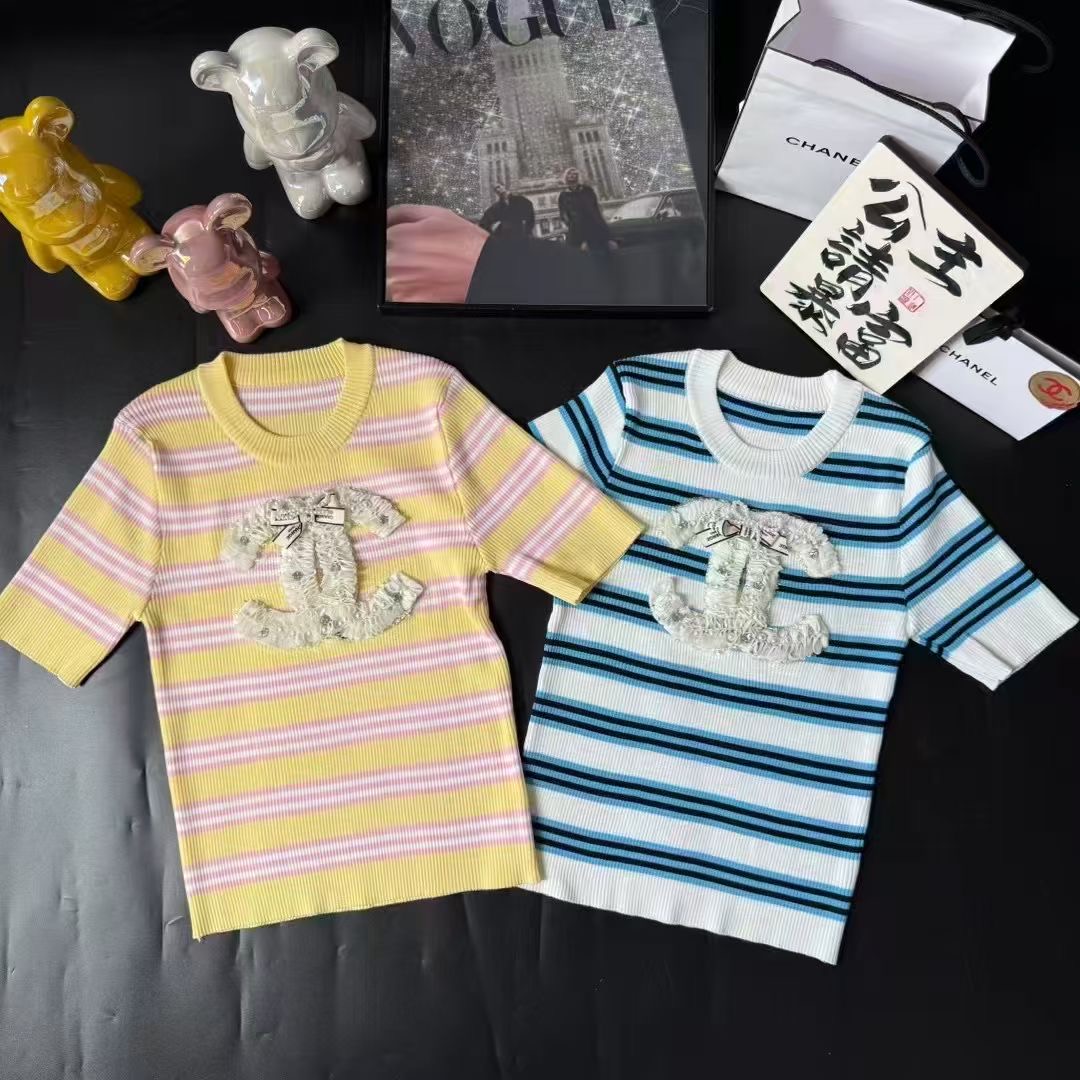CHANEL精品仿製針織短袖上衣 蕾絲雙C立體花飾撞色條紋款｜歐美奢侈品精品推薦