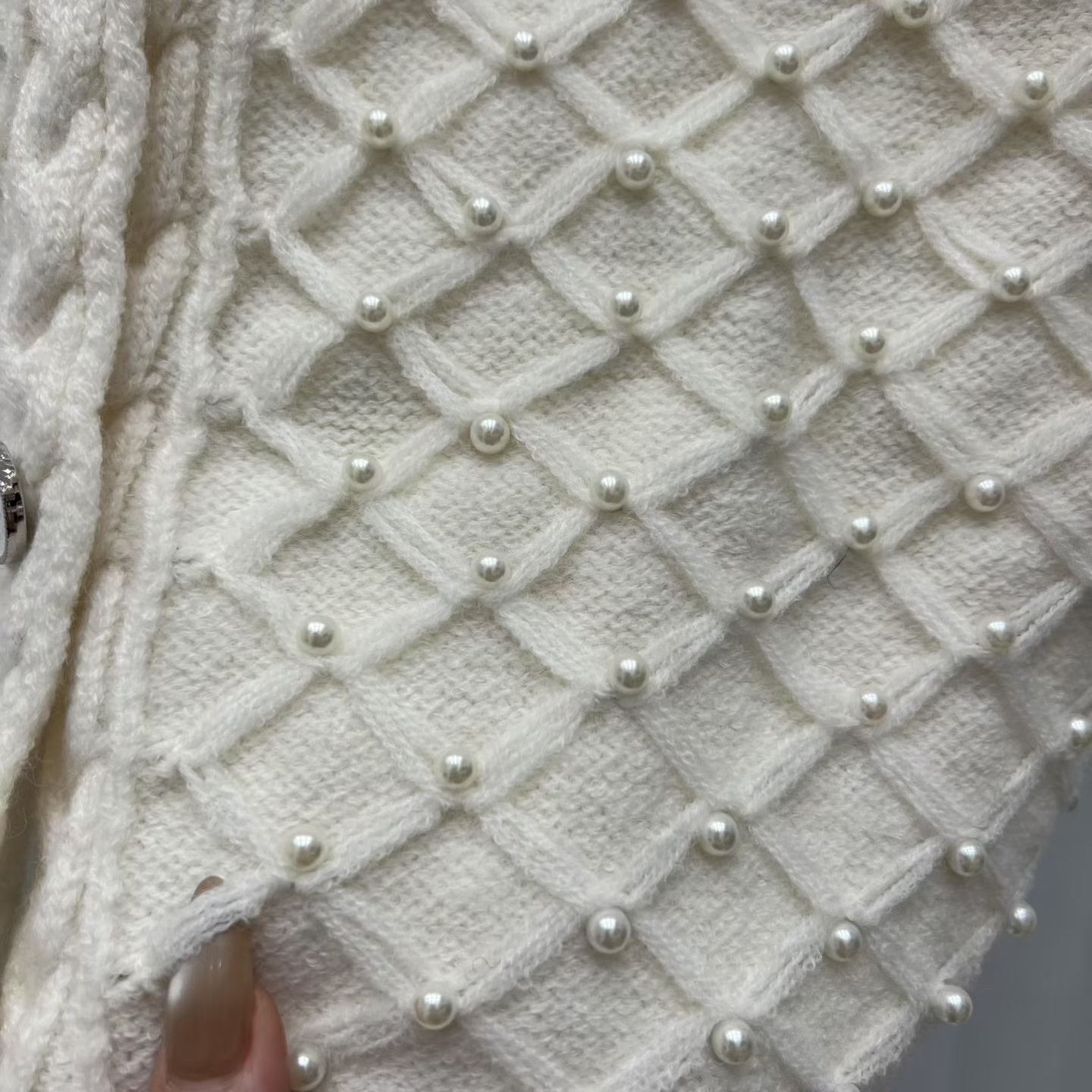 CHANEL高仿針織短袖開衫 鑽扣珍珠織紋雙色設計｜歐美奢侈品精品推薦