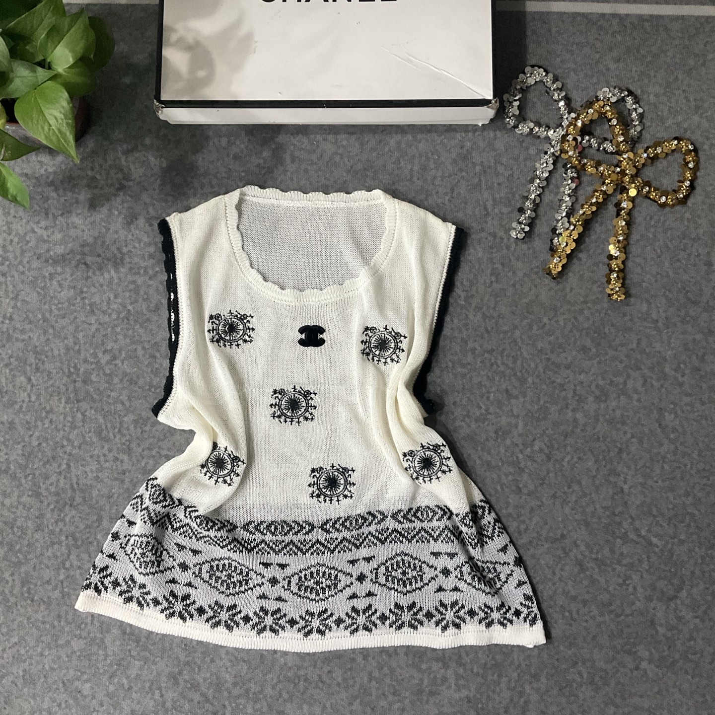 CHANEL精品仿製針織背心 復古刺繡雙C民族風圖騰款｜歐美奢侈品精品推薦