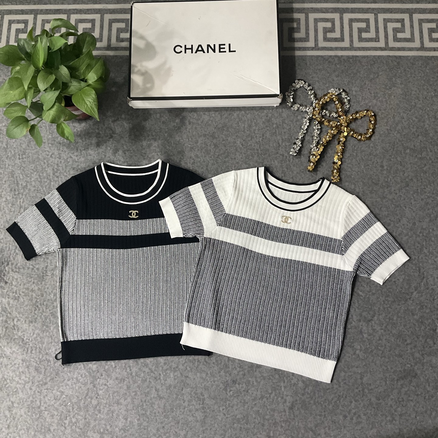 CHANEL高仿針織短袖上衣 經典撞色條紋設計|超A仿原單精品圖片 8 CHANEL高仿針織短袖上衣 經典撞色條紋設計|歐美奢侈品精品推薦