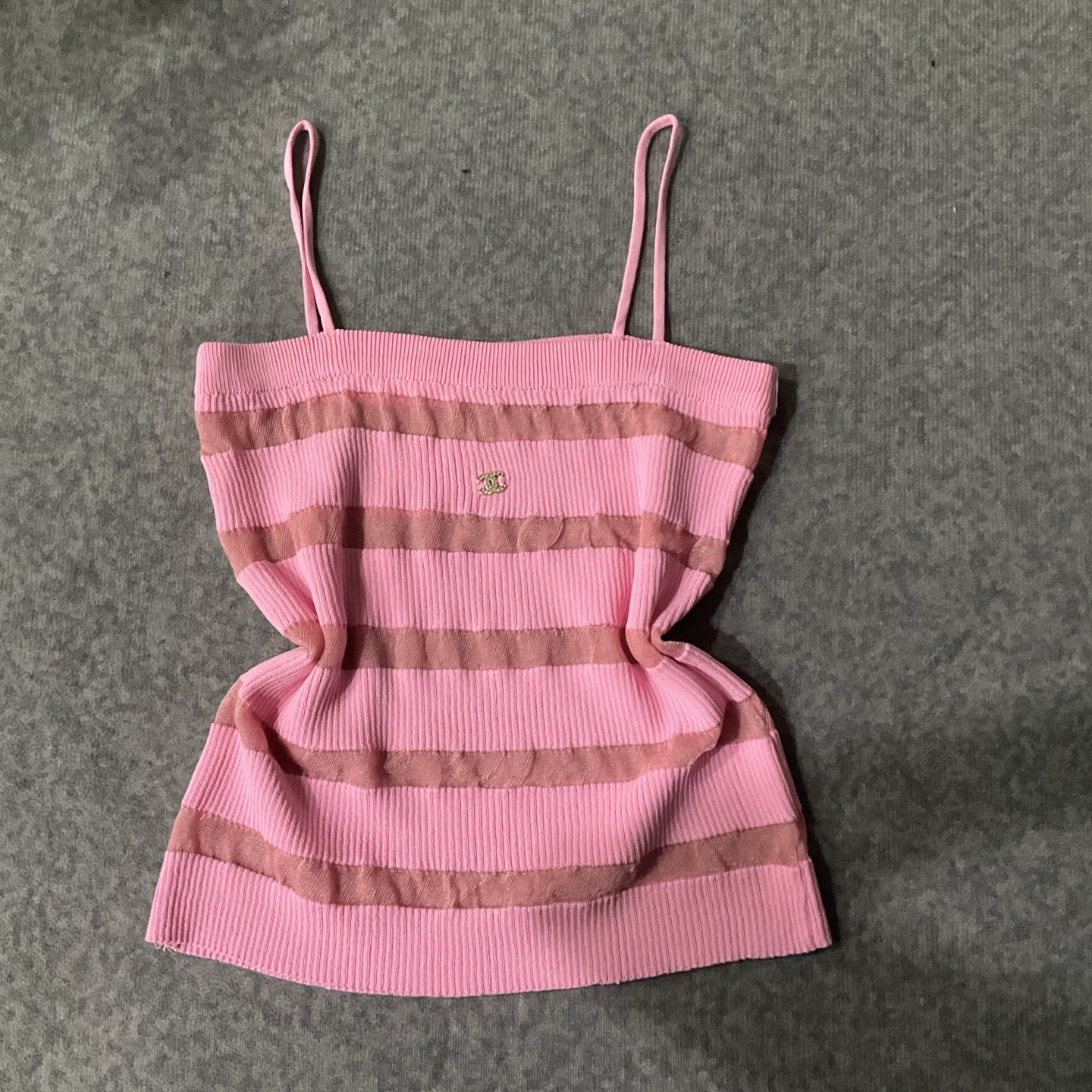 CHANEL精品仿製細肩帶針織背心 甜美條紋設計|超A仿原單精品圖片 11 CHANEL精品仿製細肩帶針織背心 甜美條紋設計|歐美奢侈品精品推薦