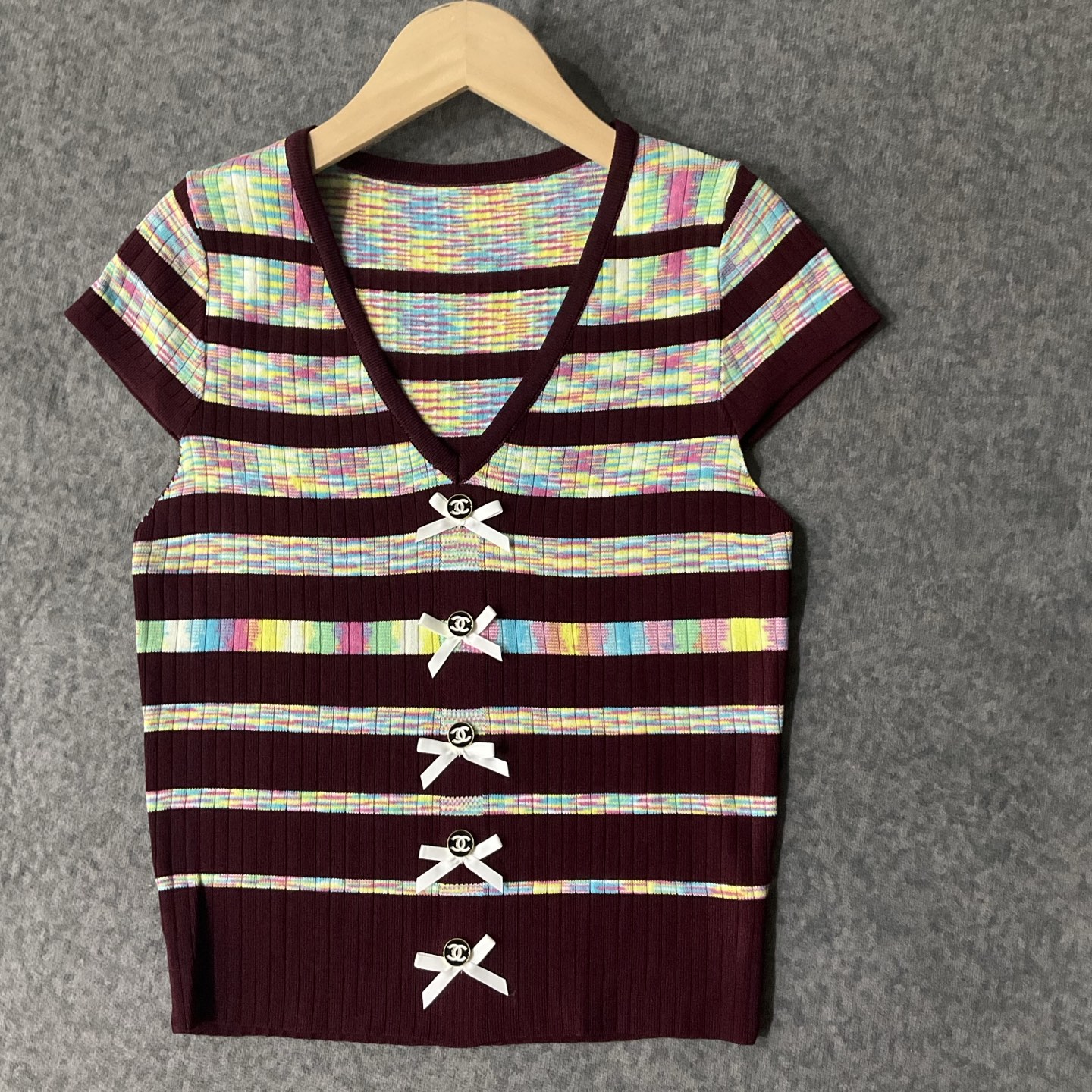 CHANEL彩色條紋針織短袖T恤 女款高仿設計款 修身顯瘦氣質風|超A仿原單精品圖片 2 CHANEL彩色條紋針織短袖T恤 女款高仿設計款 修身顯瘦氣質風|歐美奢侈品精品推薦