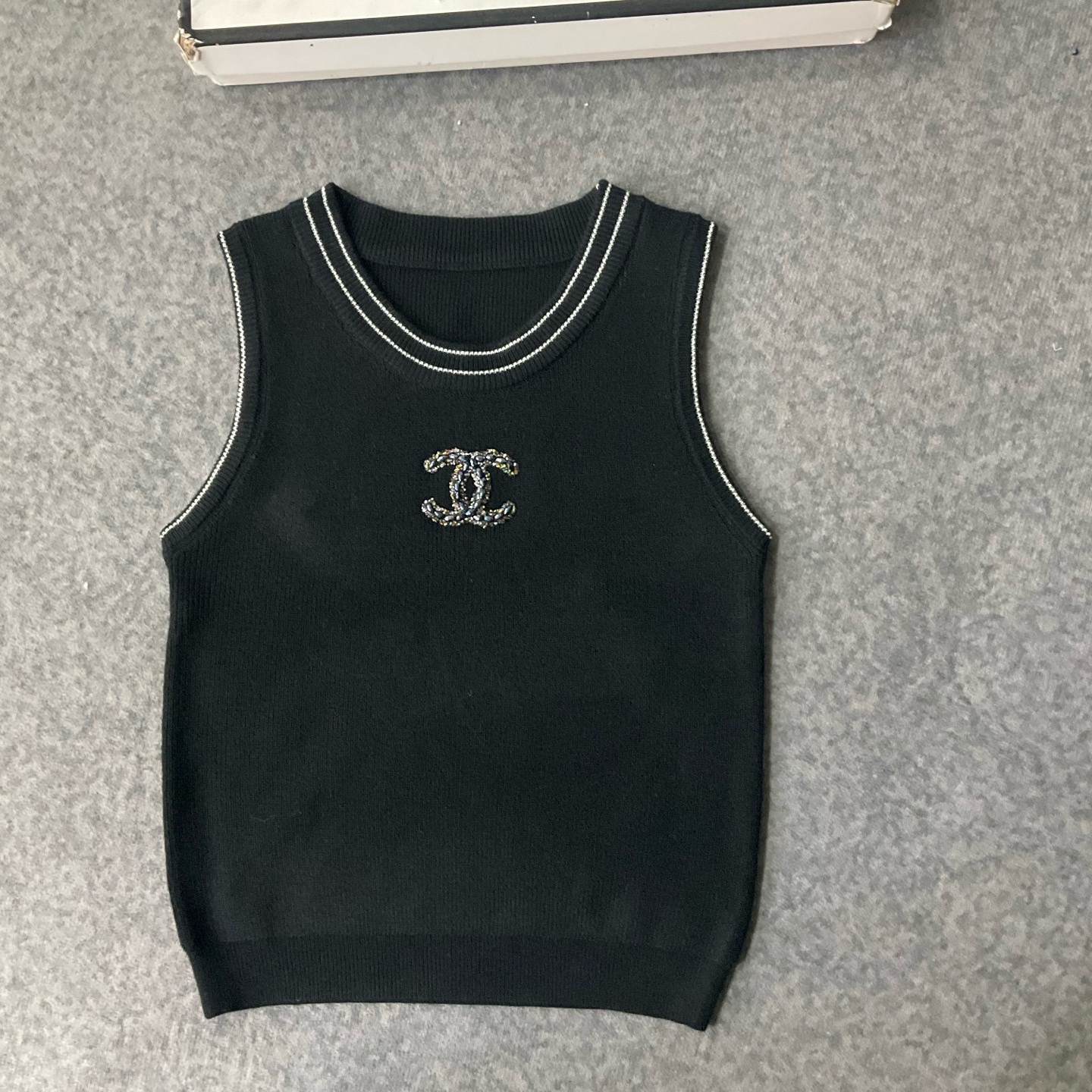 CHANEL 針織背心 高仿精品夏季女款上衣|超A仿原單精品圖片 6 CHANEL 針織背心 高仿精品夏季女款上衣|歐美奢侈品精品推薦