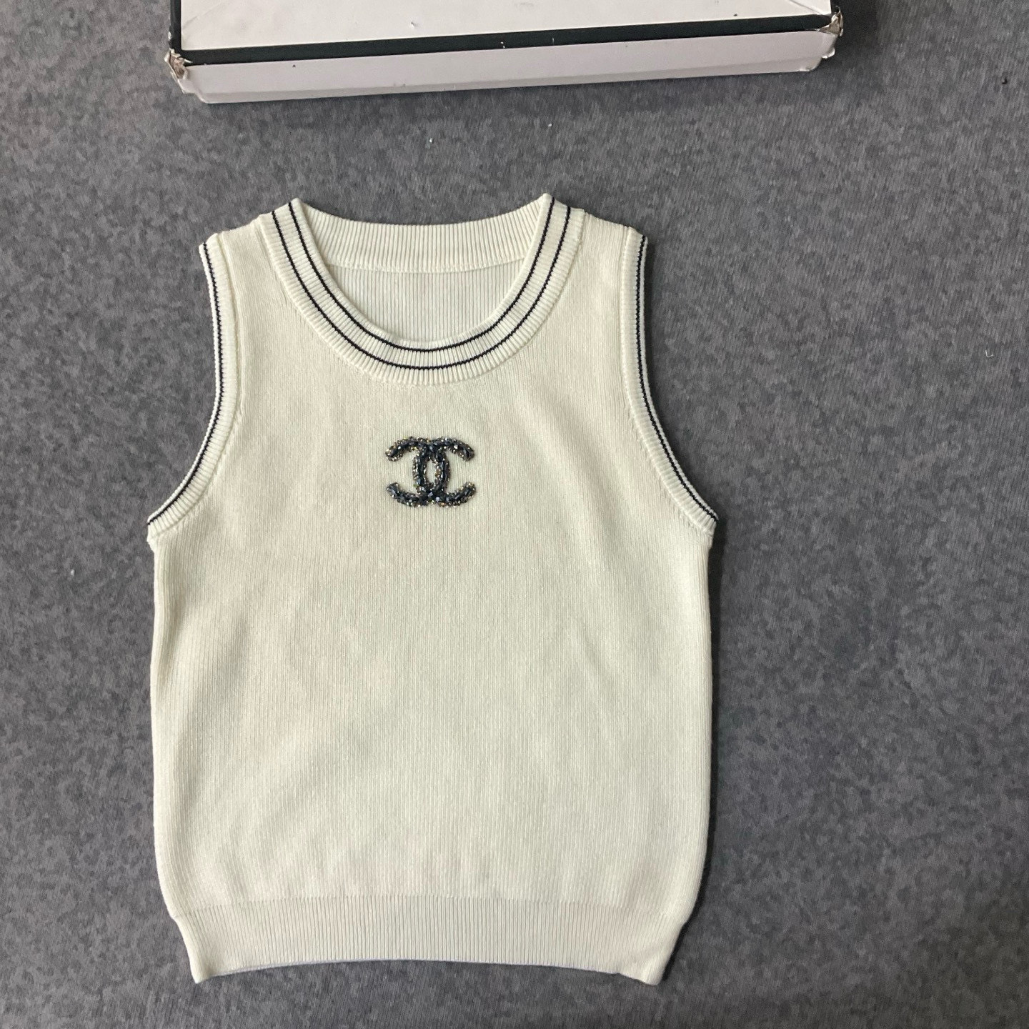 CHANEL 針織背心 高仿精品夏季女款上衣|超A仿原單精品圖片 7 CHANEL 針織背心 高仿精品夏季女款上衣|歐美奢侈品精品推薦