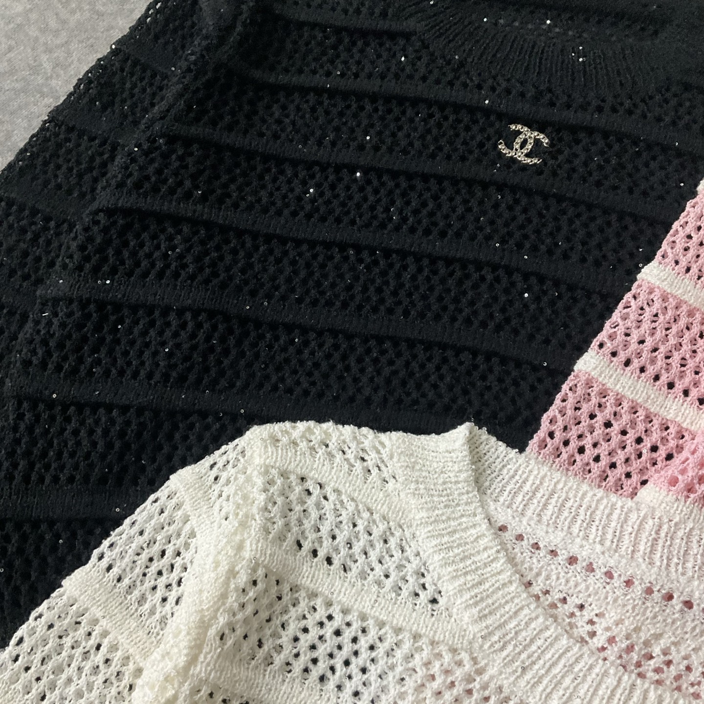 CHANEL鏤空條紋針織上衣 高仿精品長袖女款|超A仿原單精品圖片 9 CHANEL鏤空條紋針織上衣 高仿精品長袖女款|歐美奢侈品精品推薦