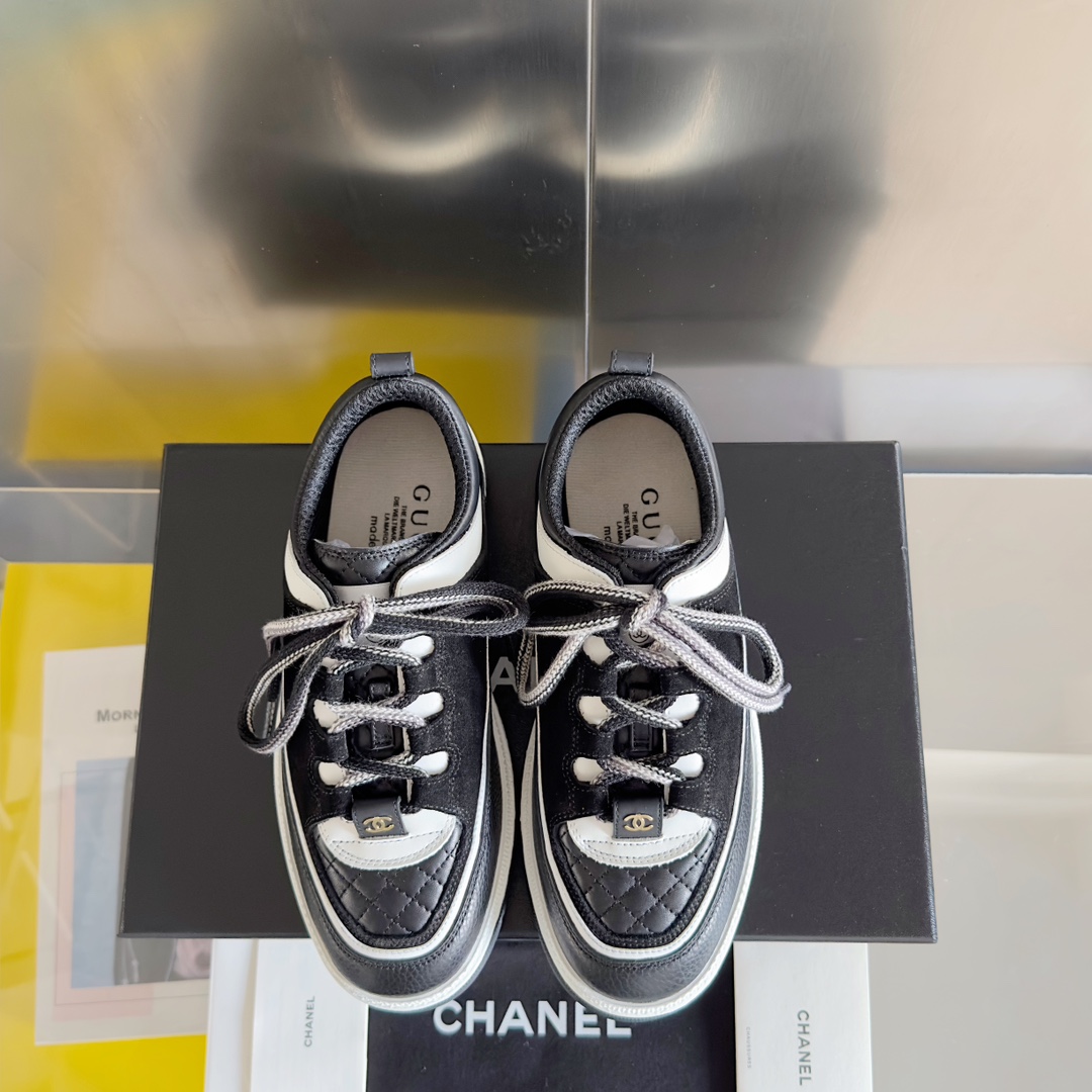 Chanel 一比一黑白拼色運動鞋 女士百搭設計 時尚小香風厚底休閒鞋｜歐美奢侈品精品推薦