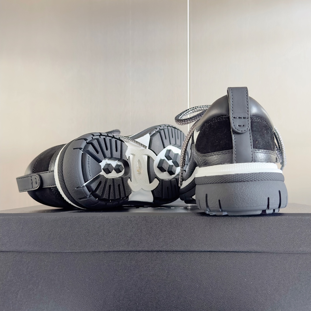 Chanel 一比一黑白拼色運動鞋 女士百搭設計 時尚小香風厚底休閒鞋｜歐美奢侈品精品推薦