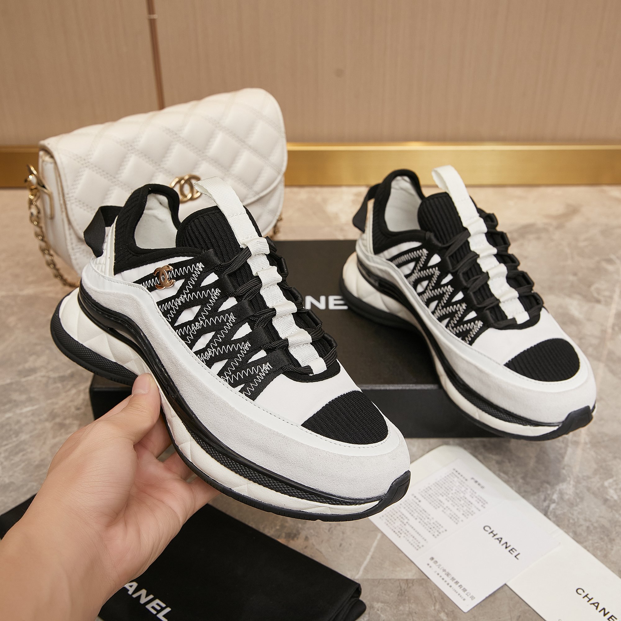 Chanel 高仿黑白厚底運動鞋 女士時尚跑鞋設計 潮流百搭舒適鞋款｜歐美奢侈品精品推薦