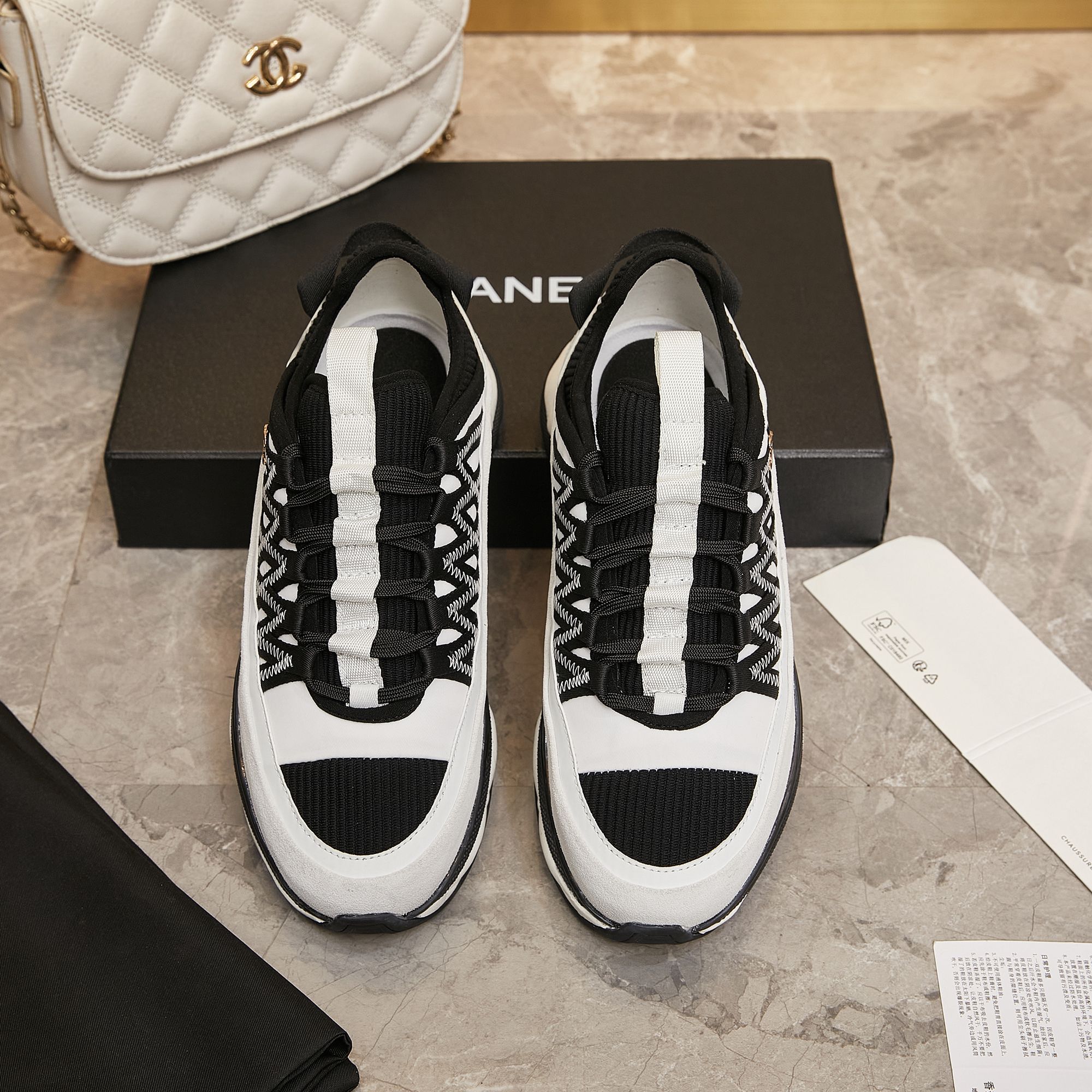 Chanel 高仿黑白厚底運動鞋 女士時尚跑鞋設計 潮流百搭舒適鞋款｜歐美奢侈品精品推薦