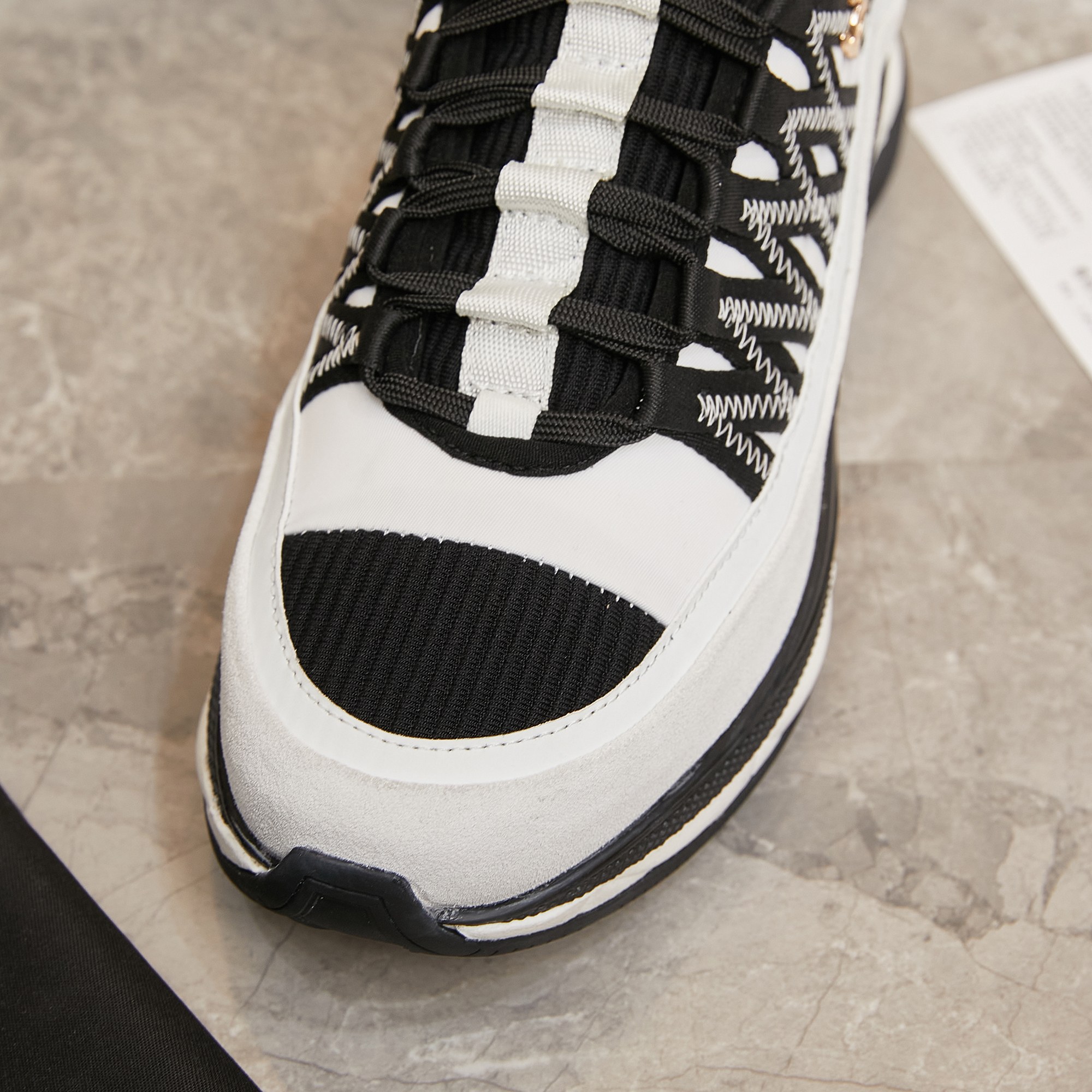 Chanel 高仿黑白厚底運動鞋 女士時尚跑鞋設計 潮流百搭舒適鞋款｜歐美奢侈品精品推薦