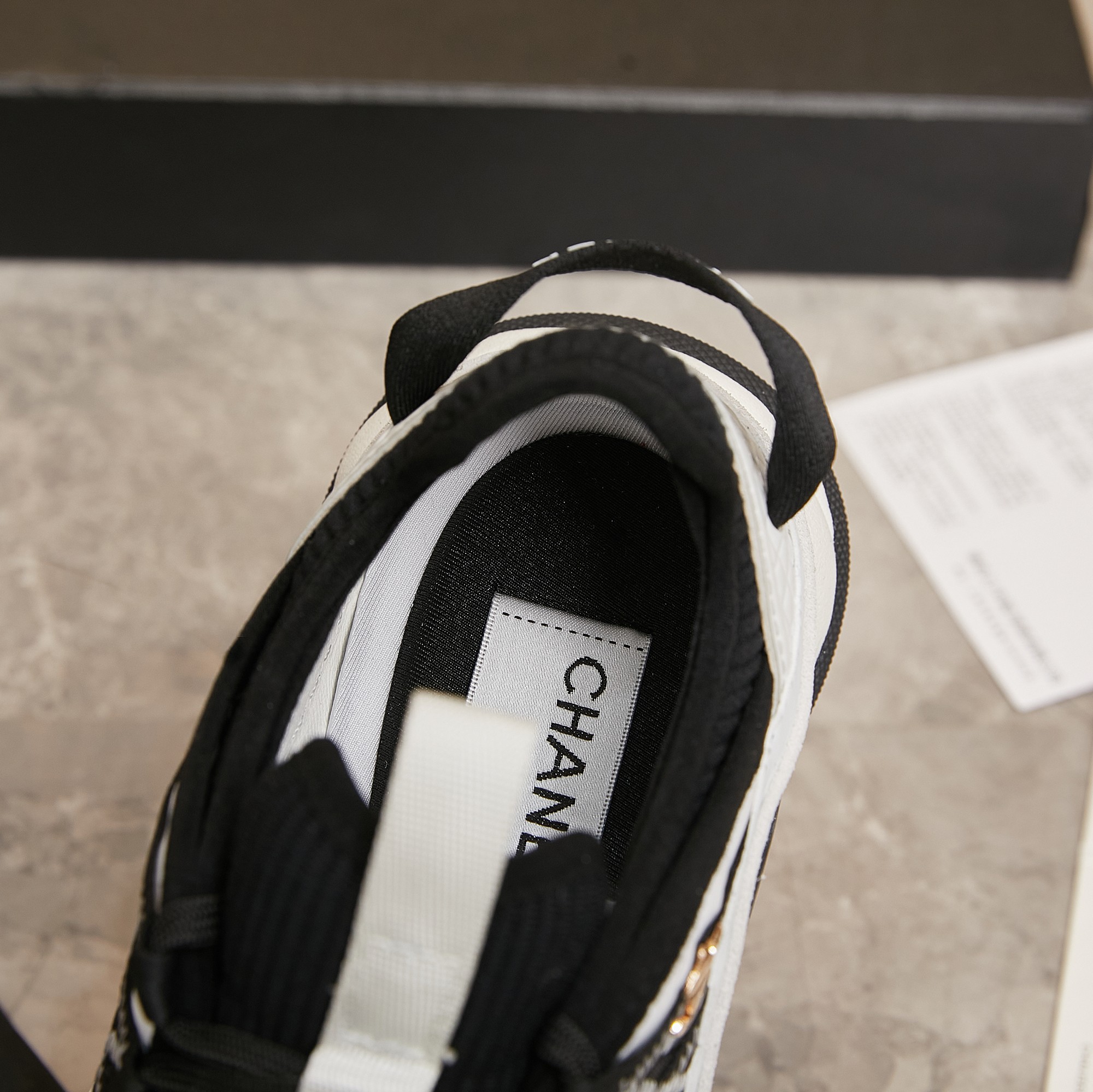 Chanel 高仿黑白厚底運動鞋 女士時尚跑鞋設計 潮流百搭舒適鞋款｜歐美奢侈品精品推薦