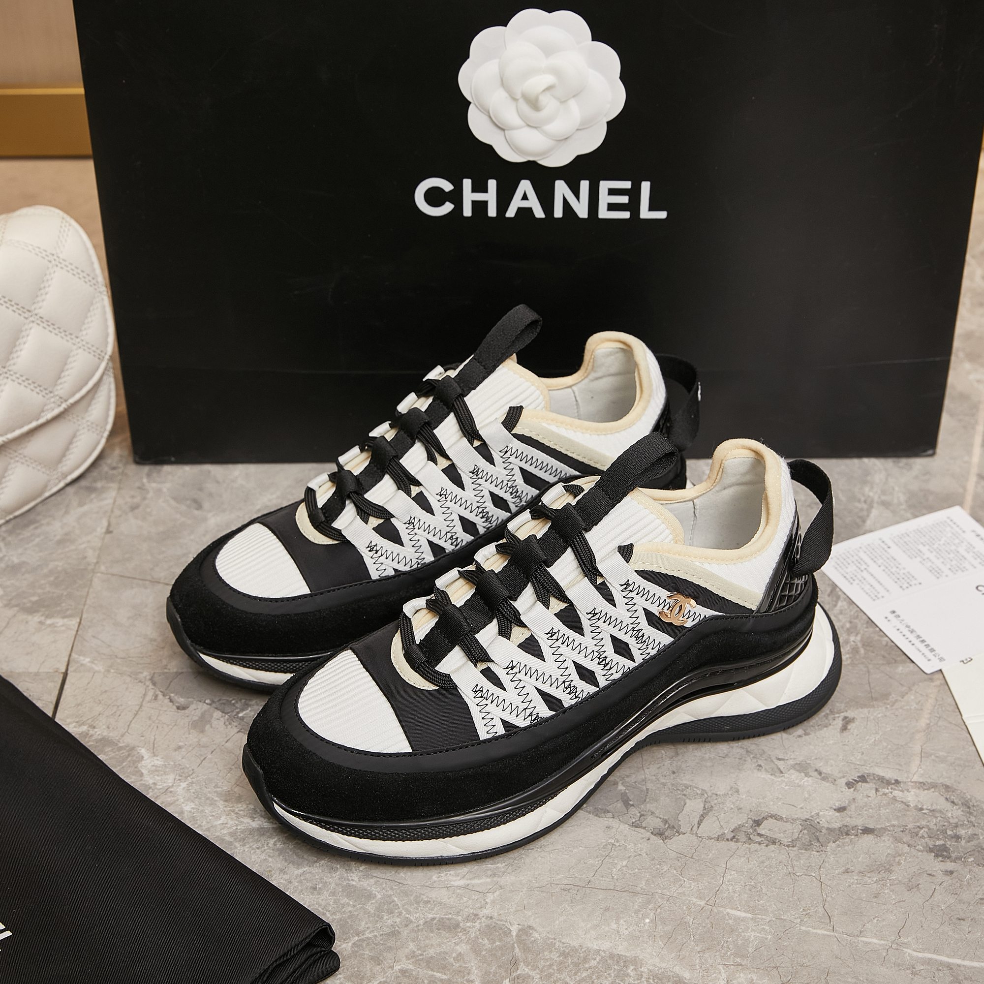 Chanel A貨黑白拼接厚底運動鞋 女士時尚百搭舒適潮鞋 新品設計款｜歐美奢侈品精品推薦